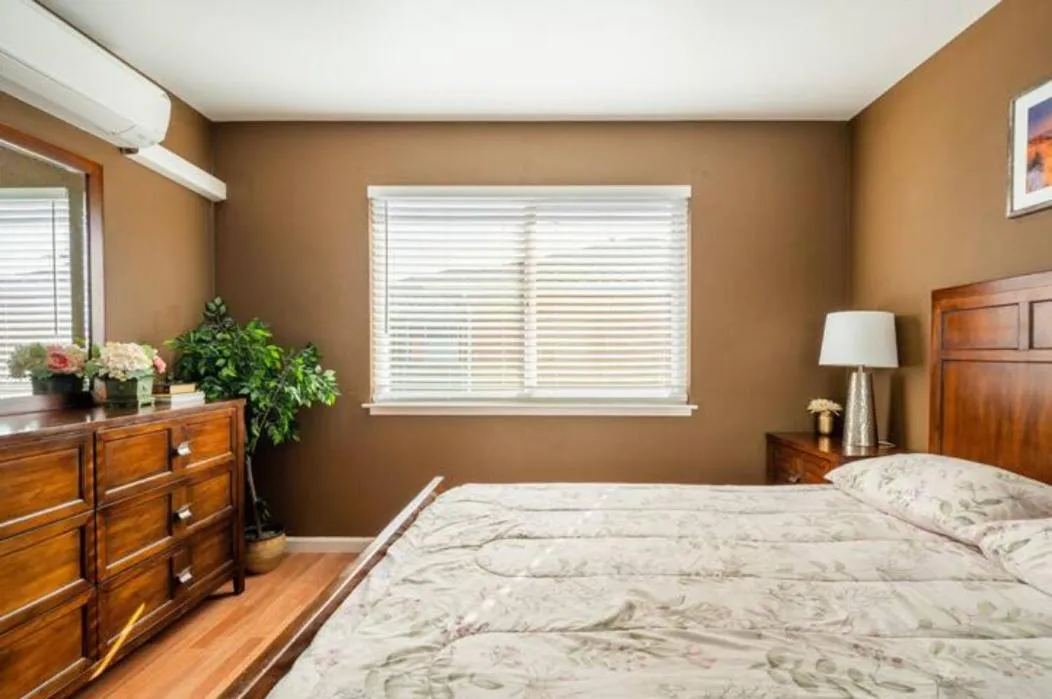 Bed in Luxury stay near Santana Row for vacation/business