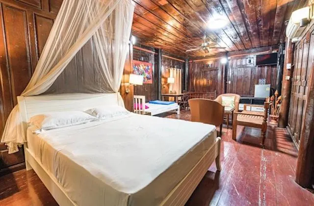 Bed in MANDARIN LODGE by victor