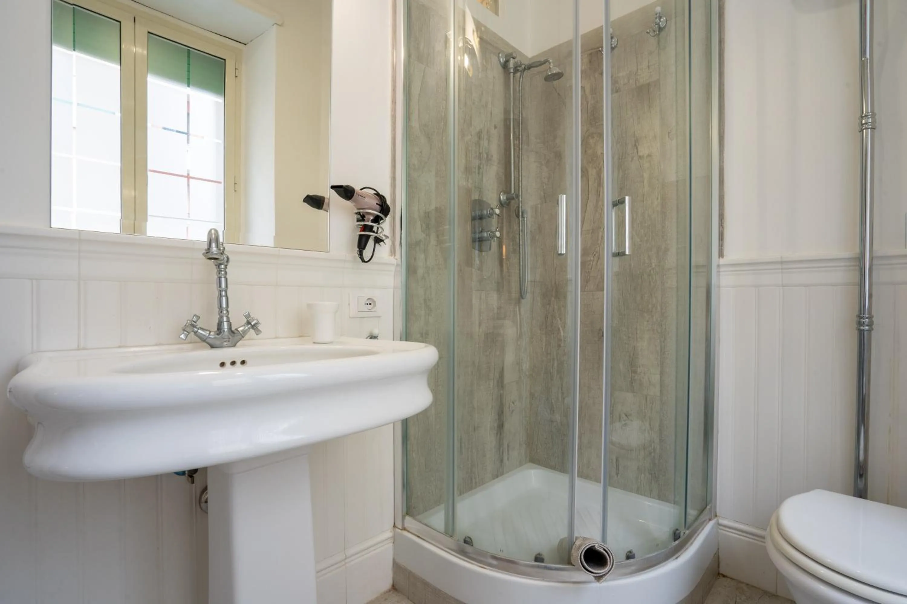 Bathroom in Capital Rooms