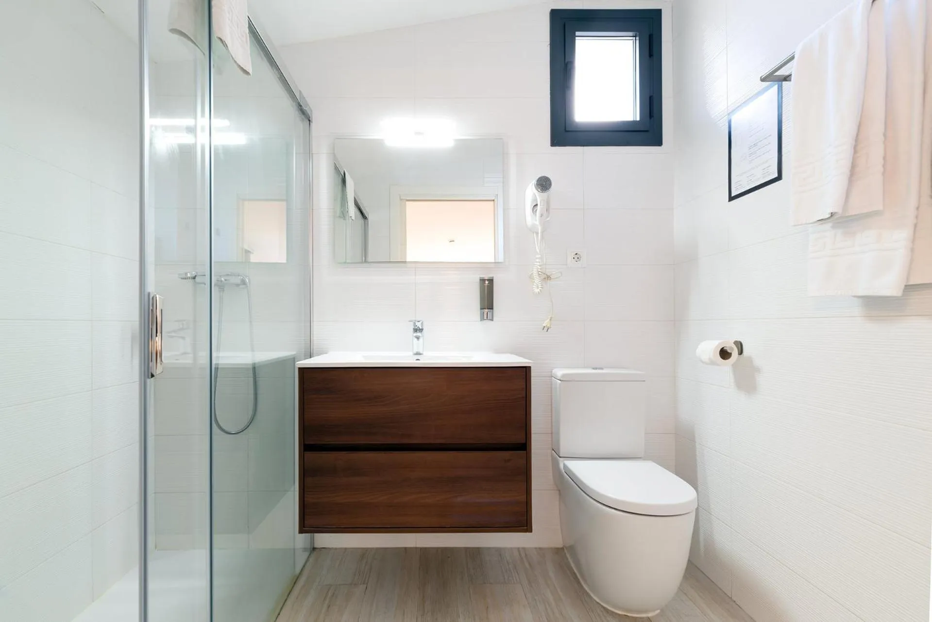 Shower in Castell Beach Aparthotel