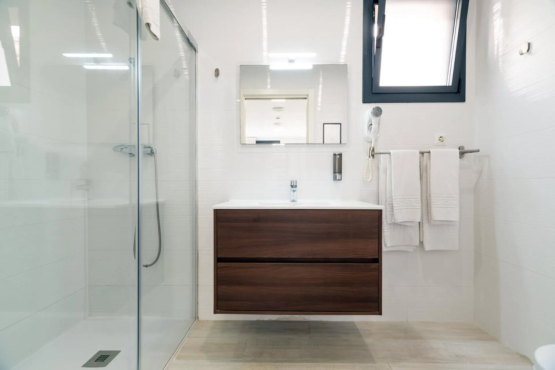 Shower in Castell Beach Aparthotel