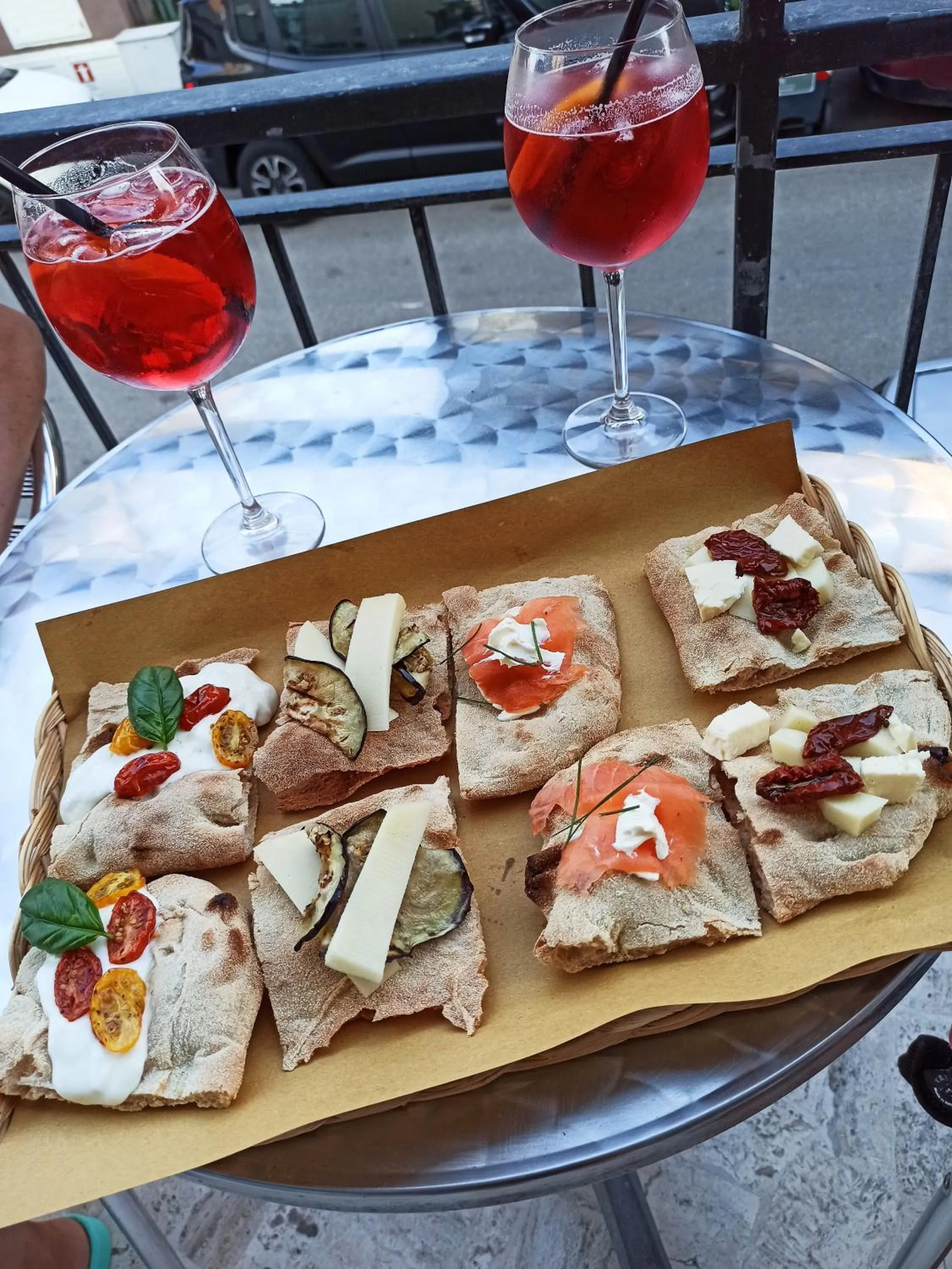 Food and drinks in Arix Hotel