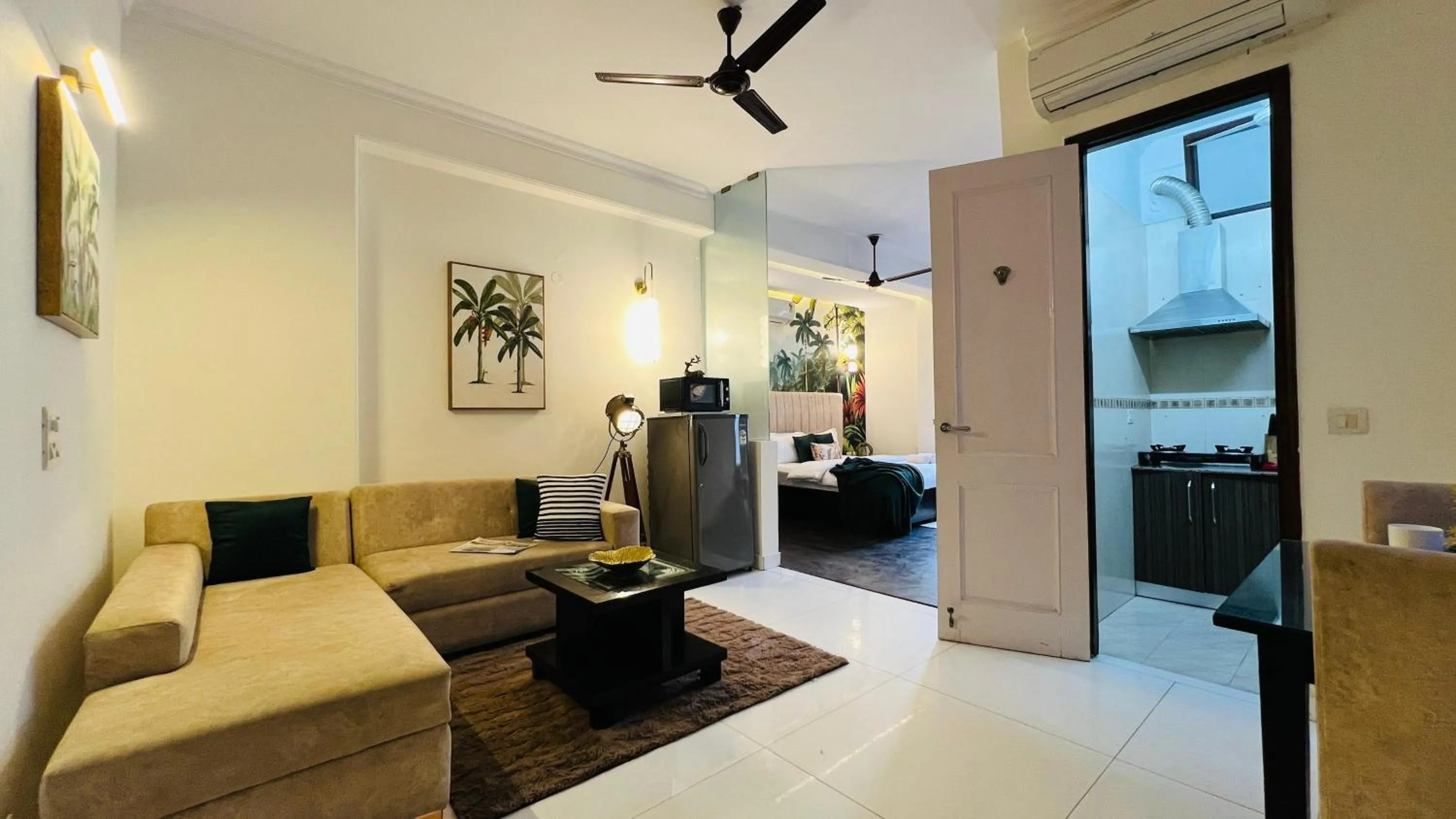 BluO Classic Studio - Green Park Hauz Khas Village