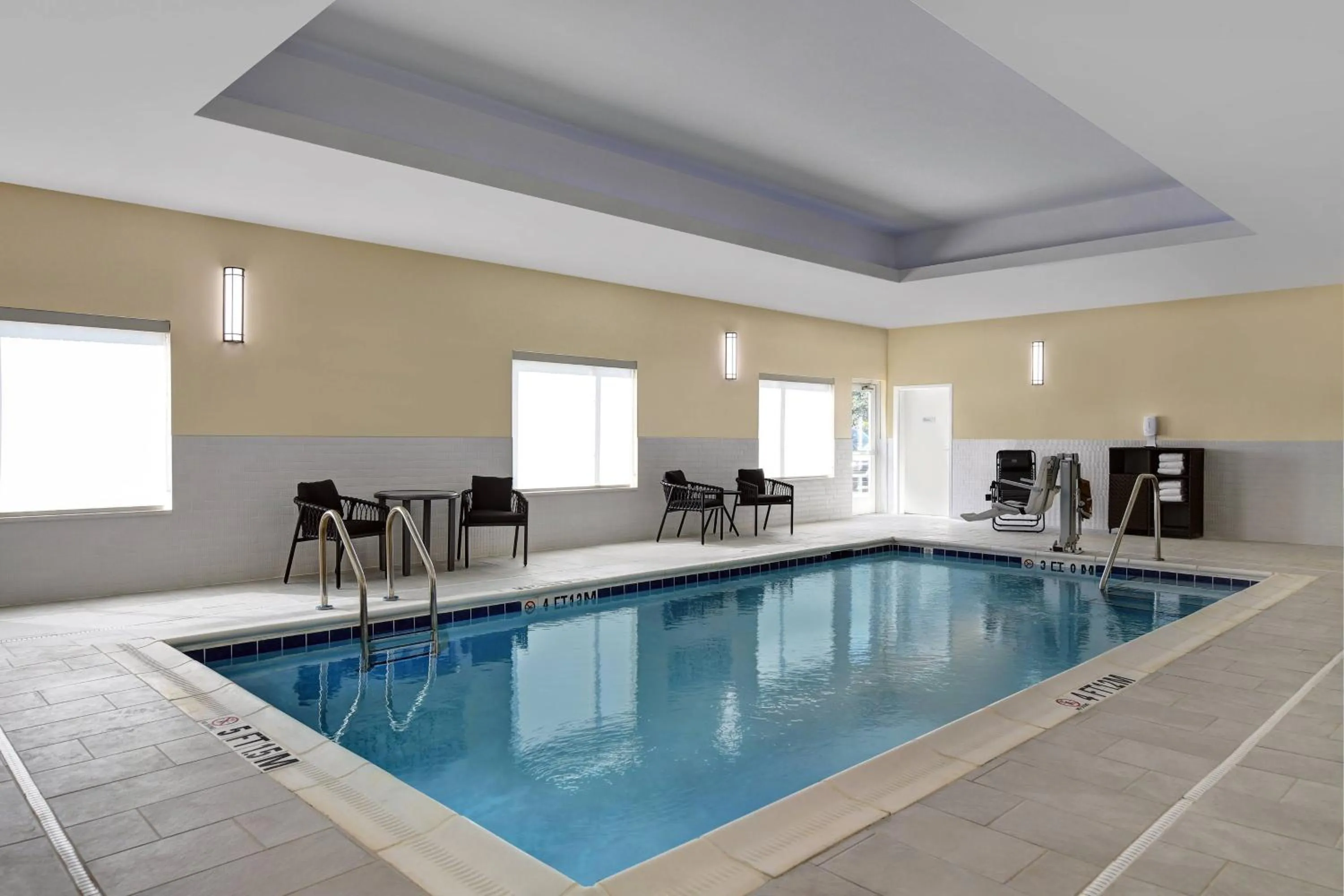 Swimming pool in TownePlace Suites by Marriott Sumter