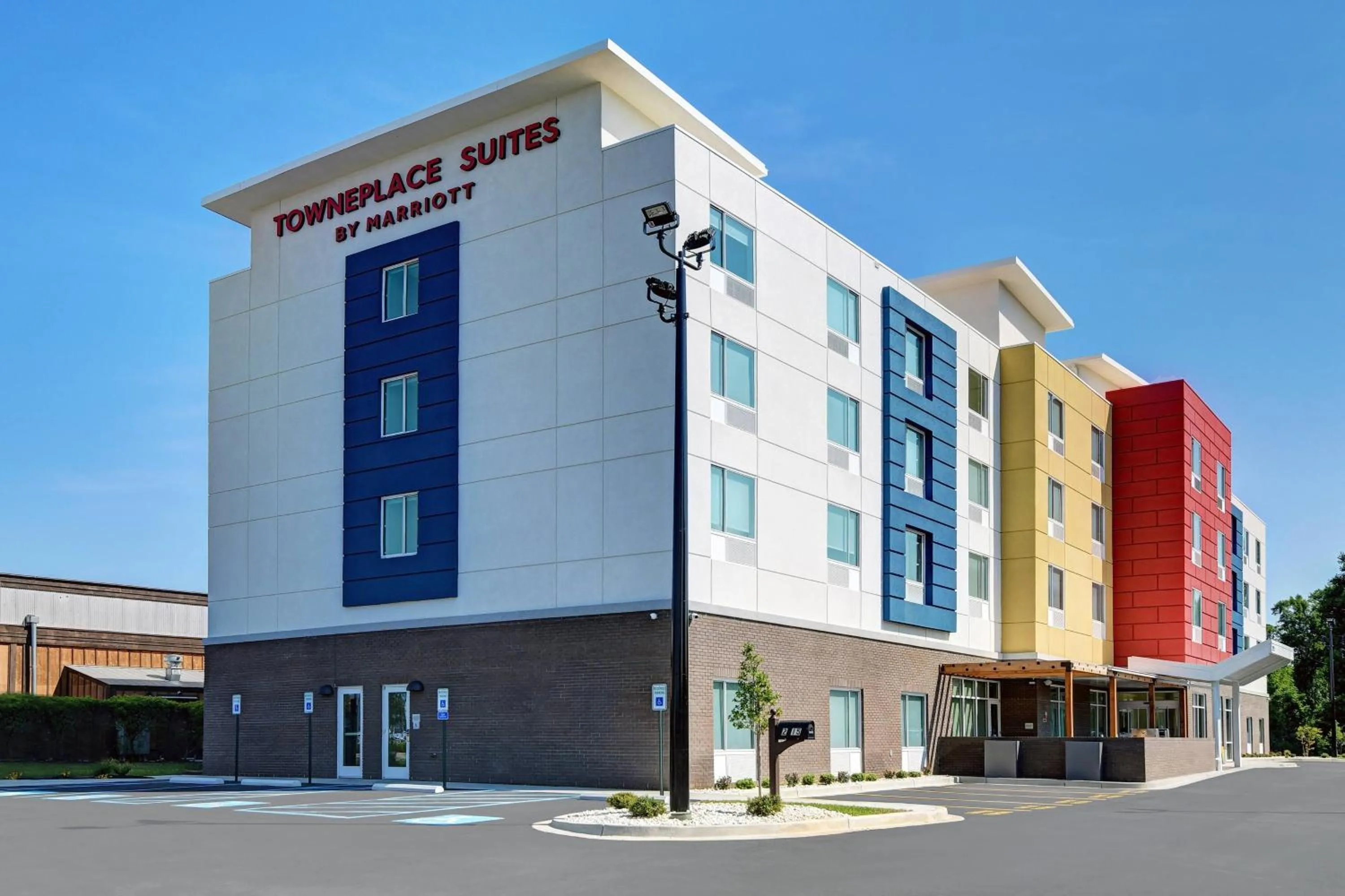 Property building in TownePlace Suites by Marriott Sumter