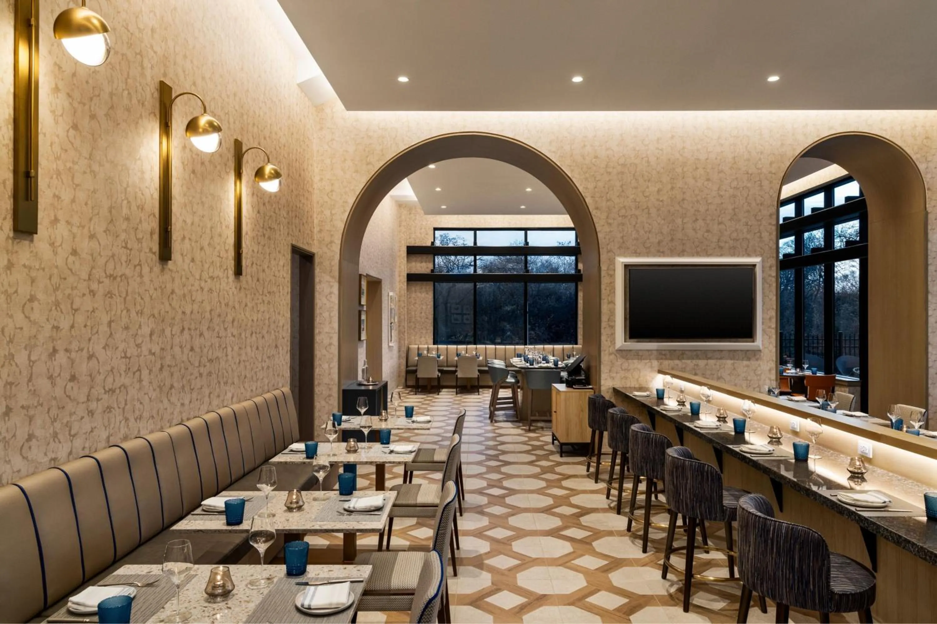 Restaurant/places to eat in Marriott New York JFK Airport