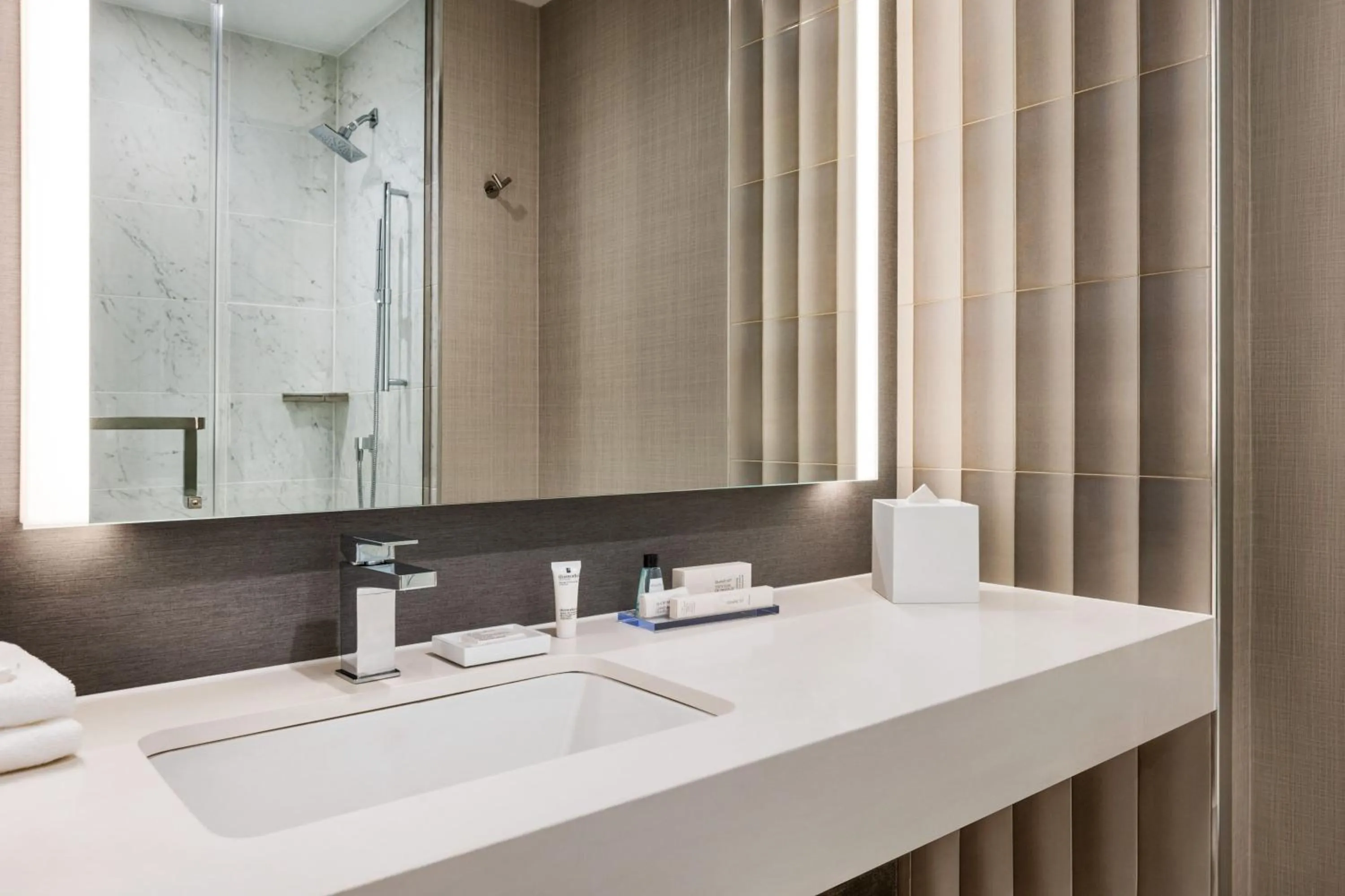 Bathroom in Marriott New York JFK Airport