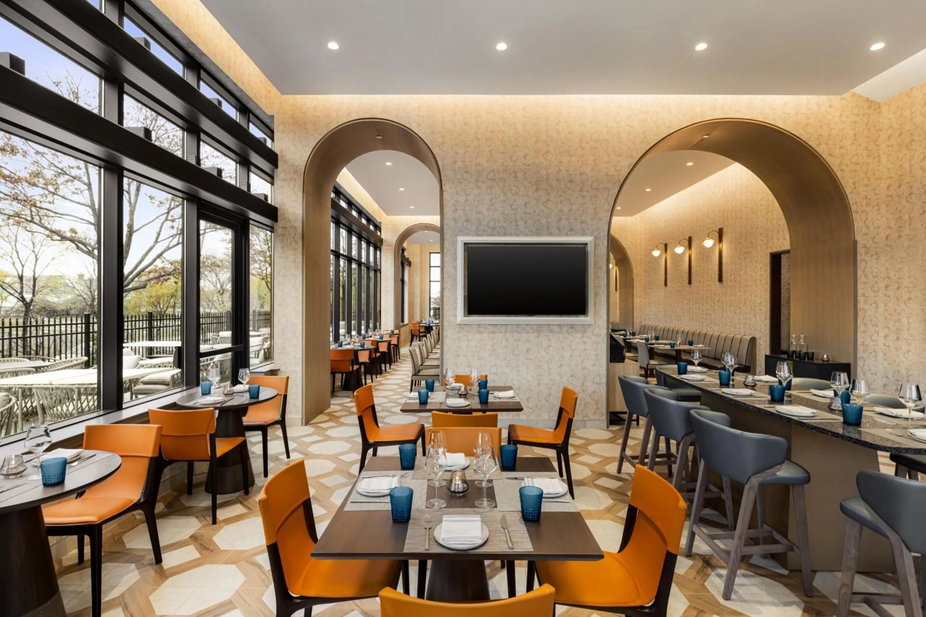 Restaurant/places to eat in Marriott New York JFK Airport