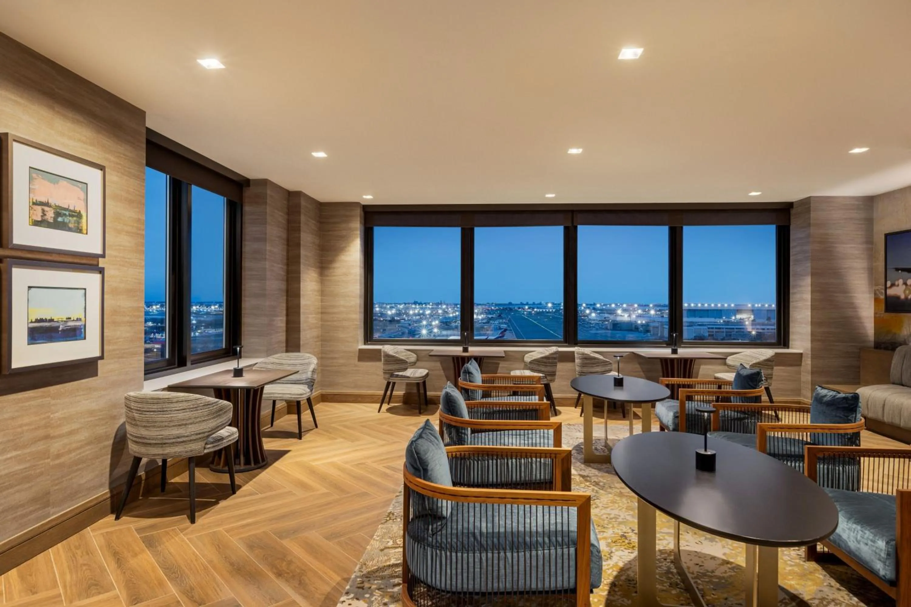 Lounge or bar in Marriott New York JFK Airport