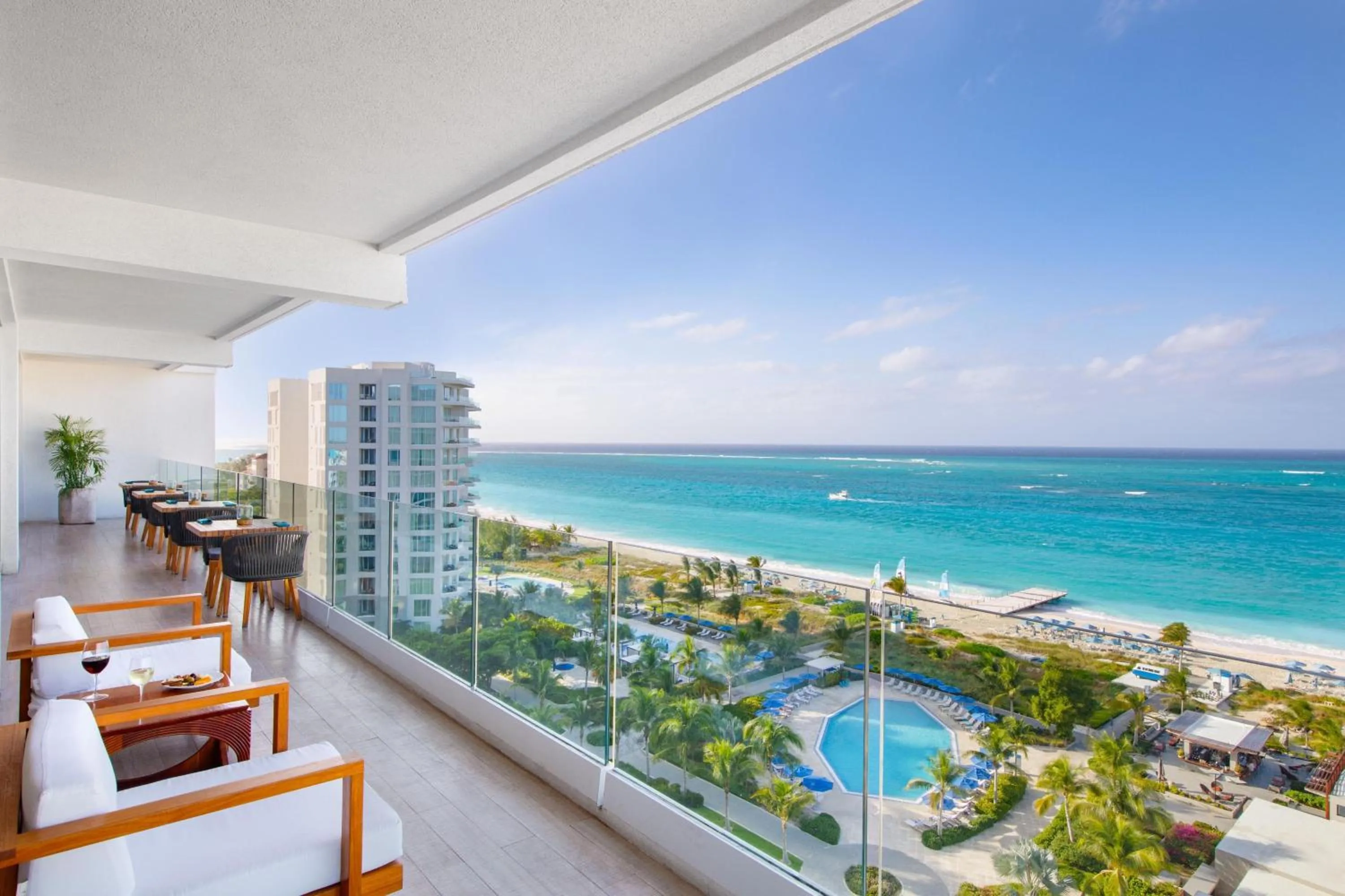 Lounge or bar in The Ritz-Carlton, Turks & Caicos