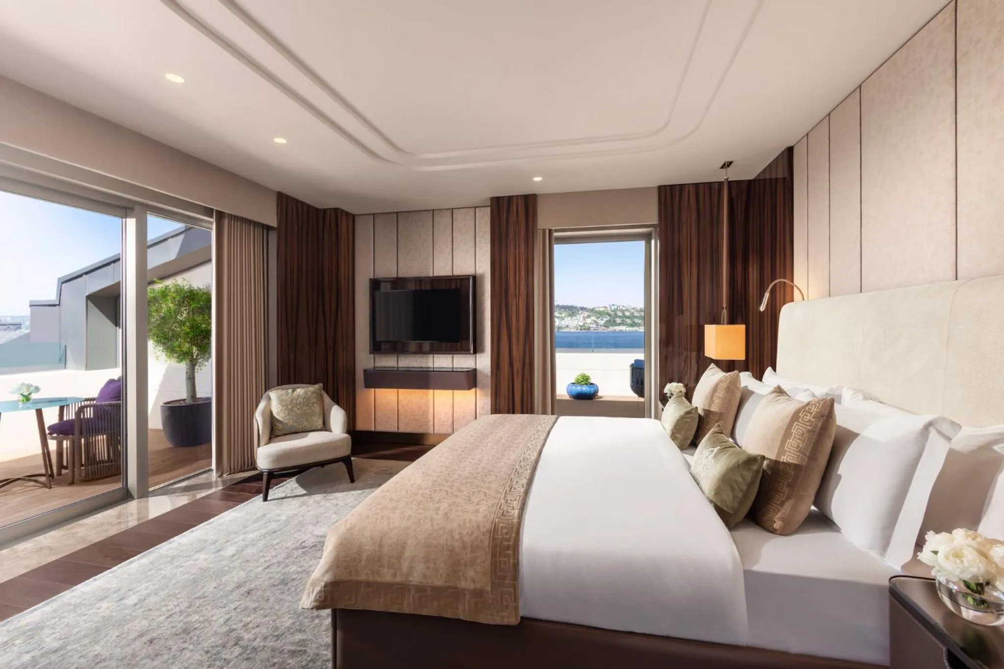 Bedroom, Bed in Mandarin Oriental Bosphorus, Istanbul