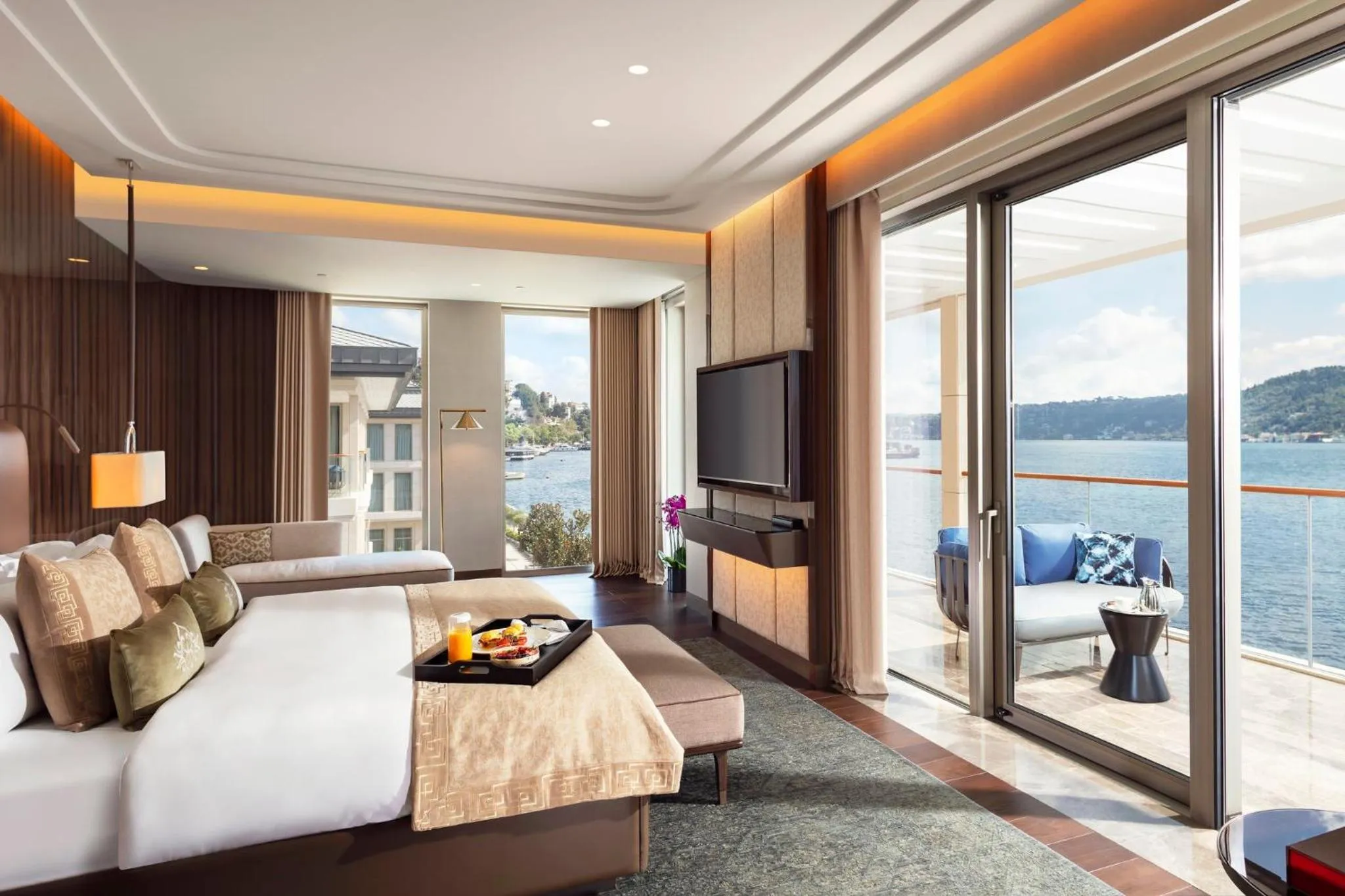 Photo of the whole room in Mandarin Oriental Bosphorus, Istanbul