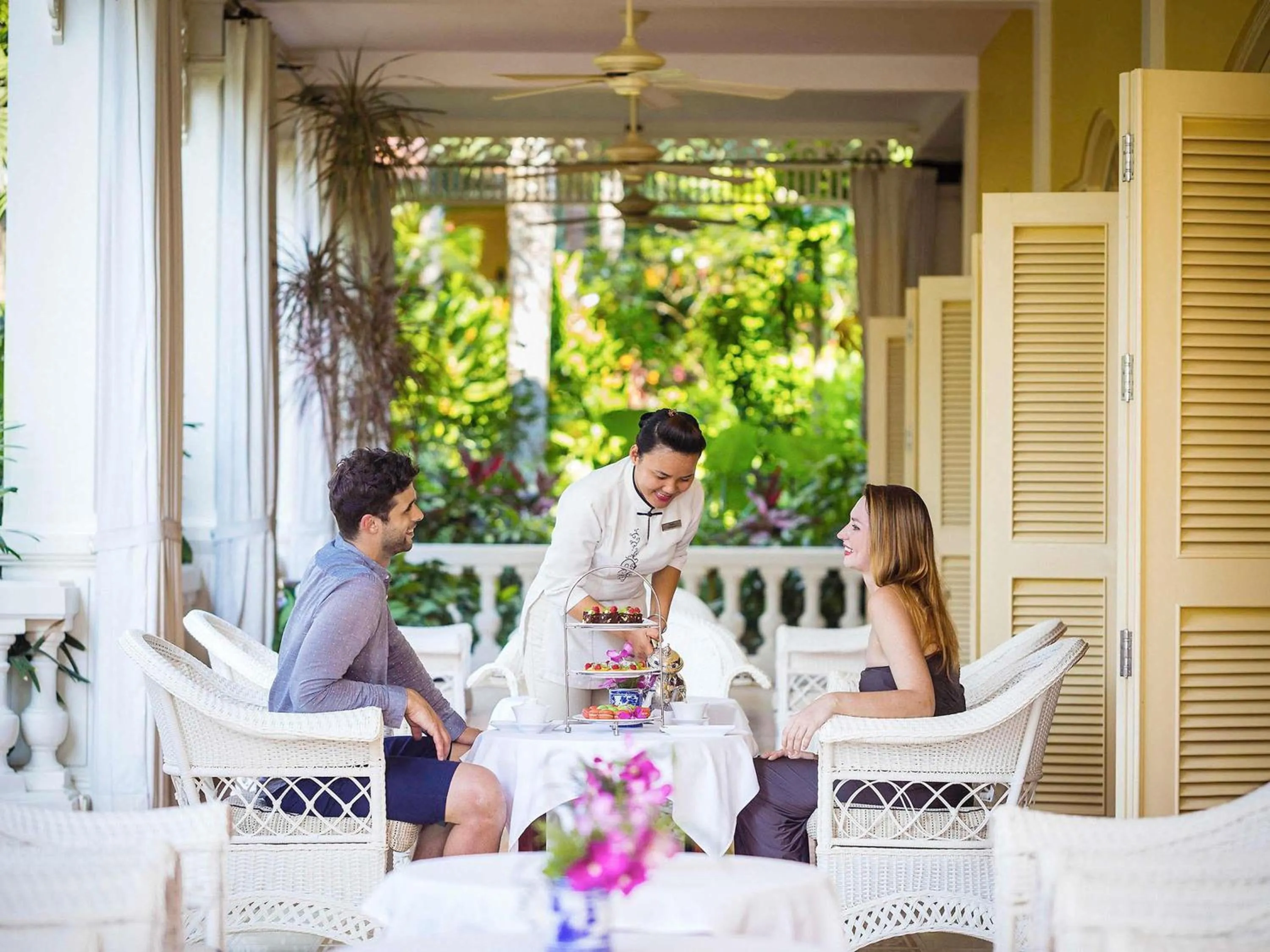 Lounge or bar in La Veranda Resort Phu Quoc - MGallery