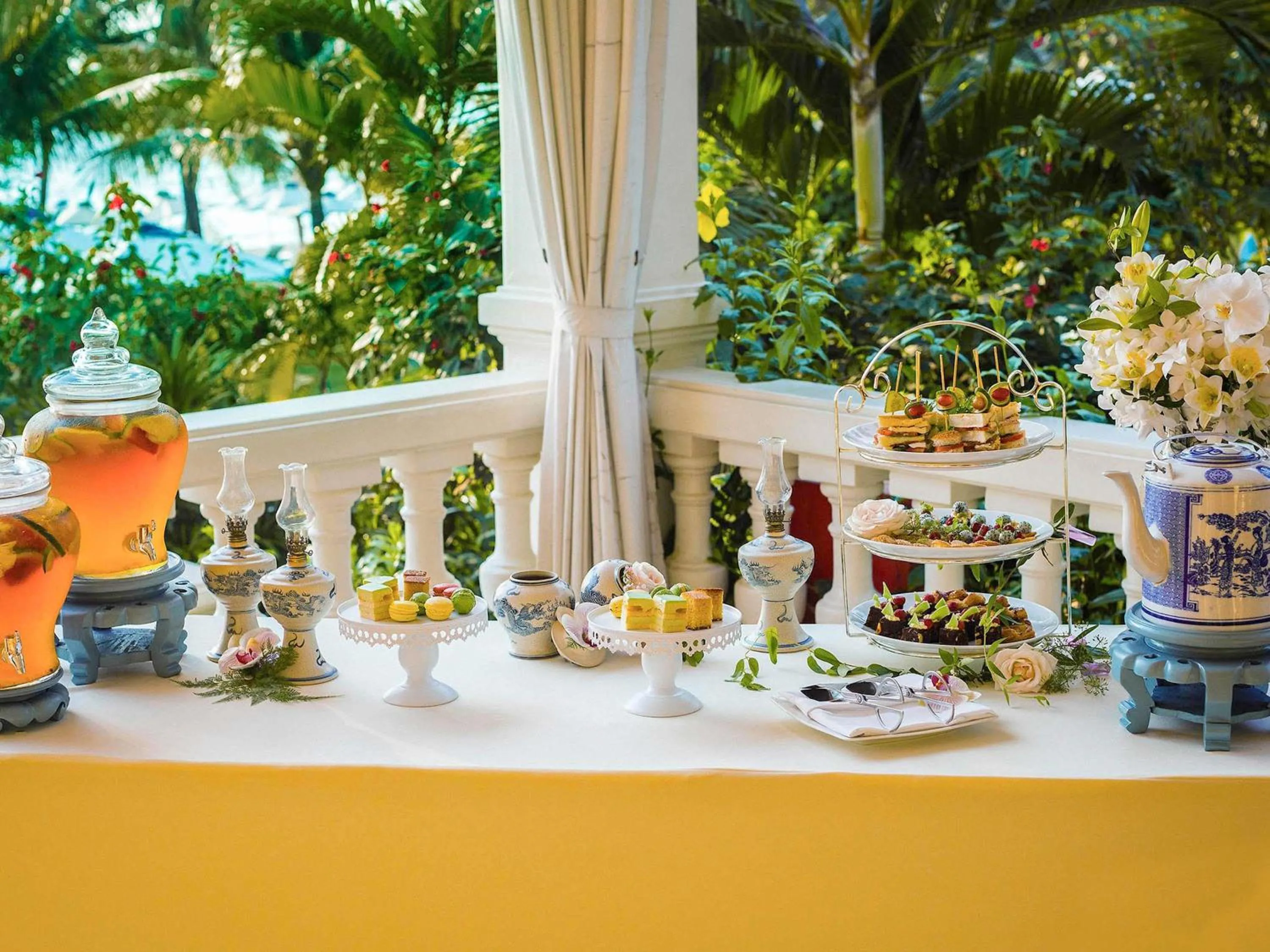 Lounge or bar in La Veranda Resort Phu Quoc - MGallery