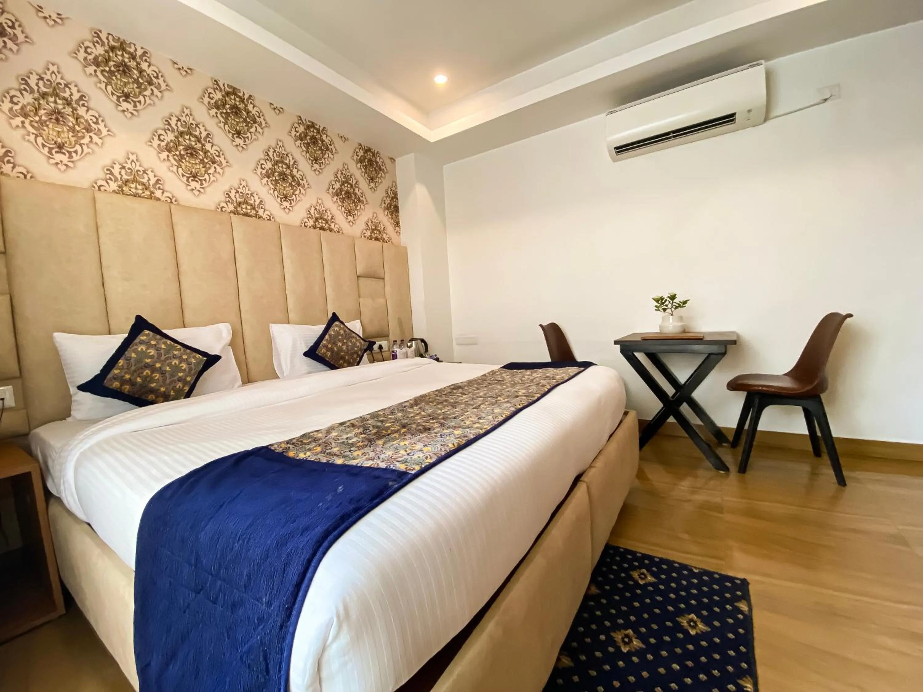 Bed in Sky Suites Huda City Center