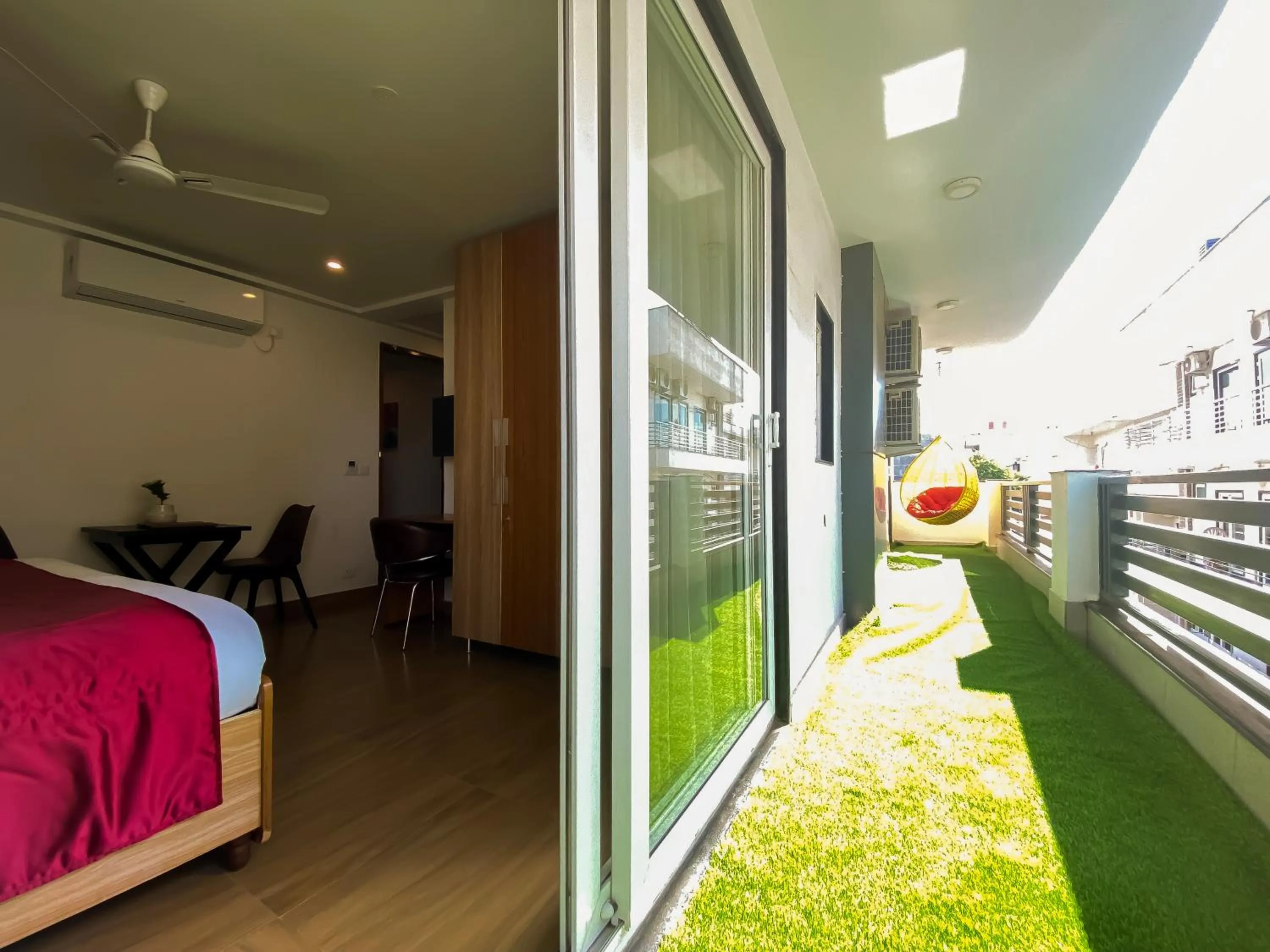 Balcony/Terrace, Bed in Sky Suites Huda City Center