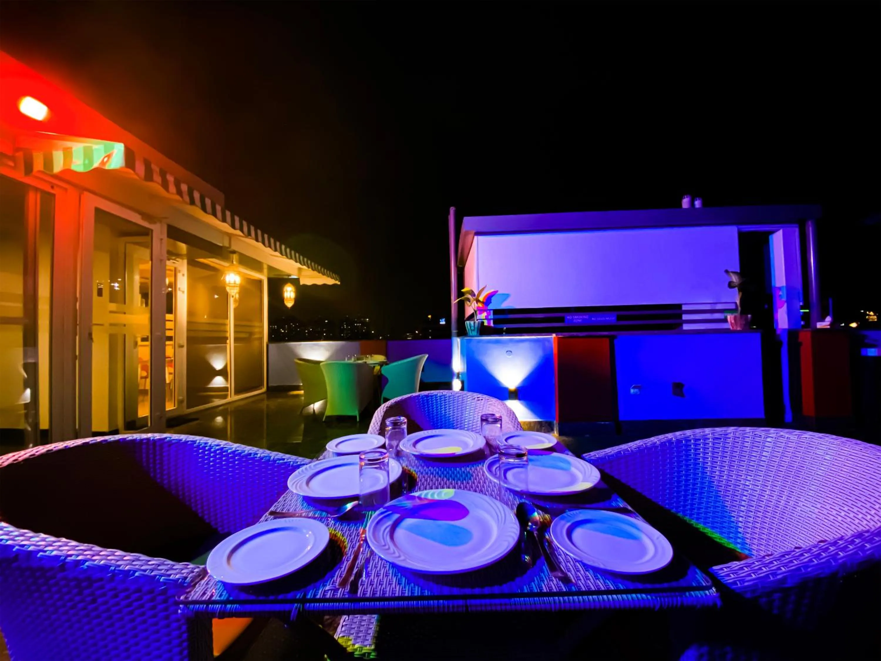 Dining area in Sky Suites Huda City Center