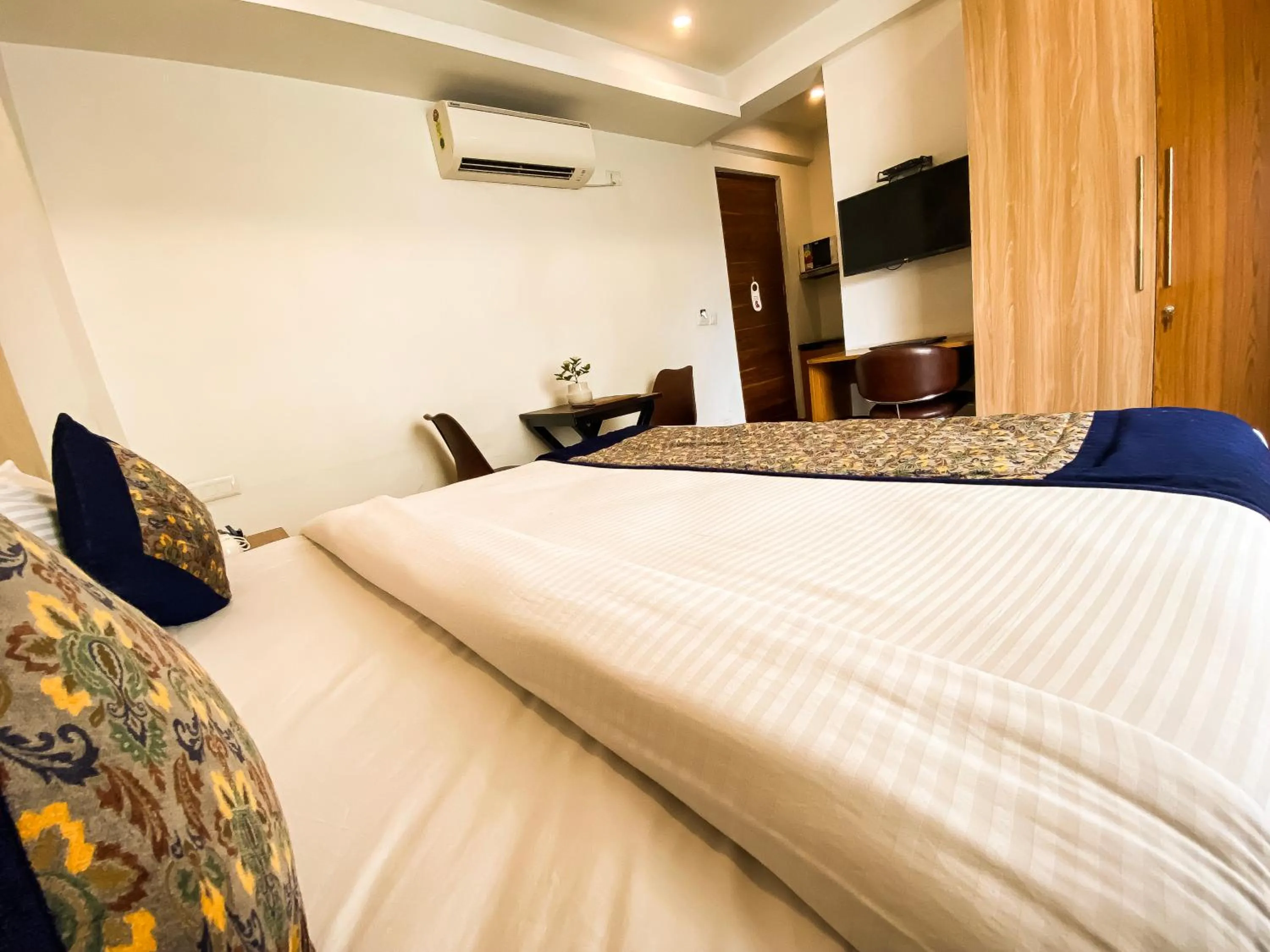 Bedroom, Bed in Sky Suites Huda City Center