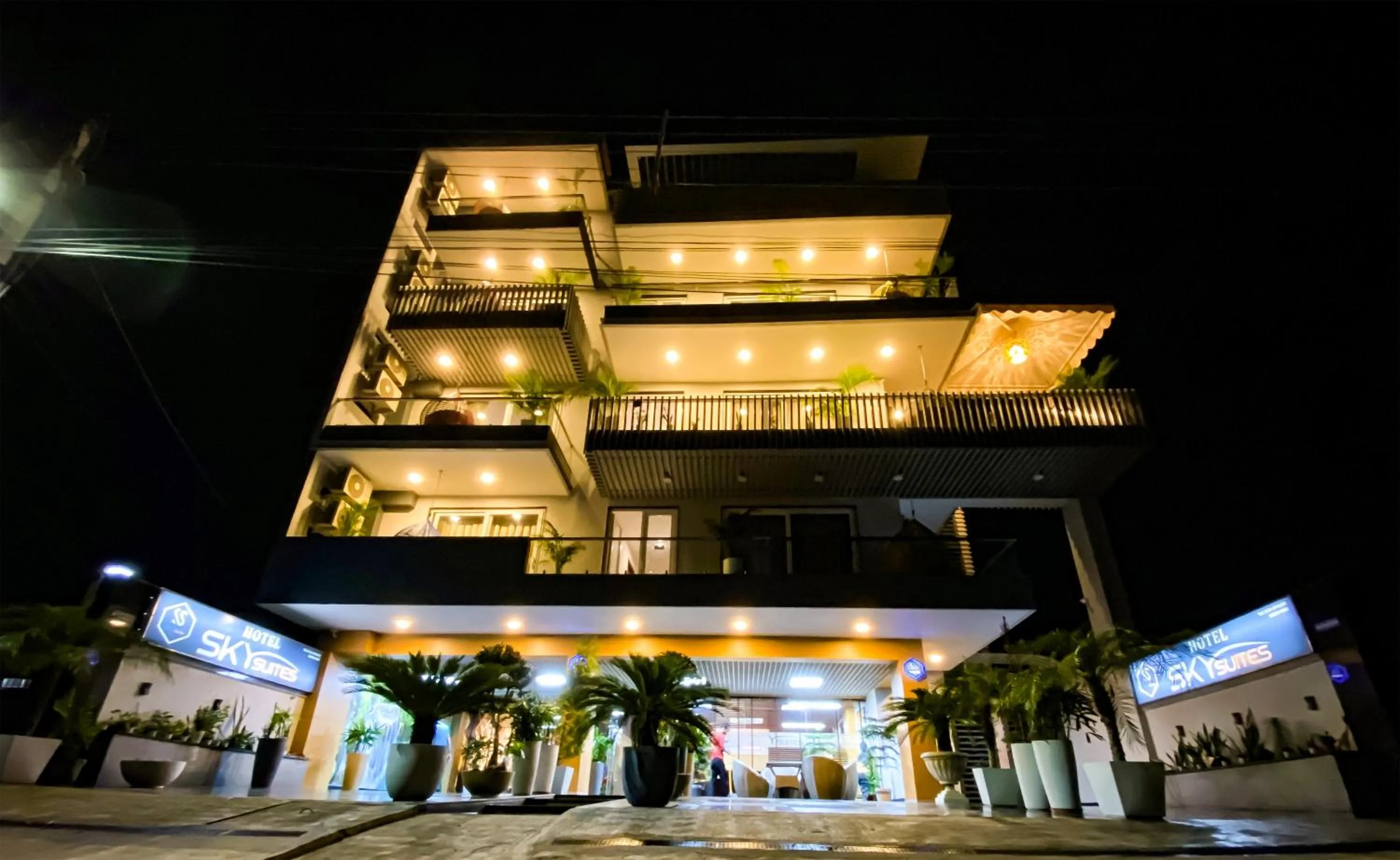 Facade/entrance in Sky Suites Huda City Center