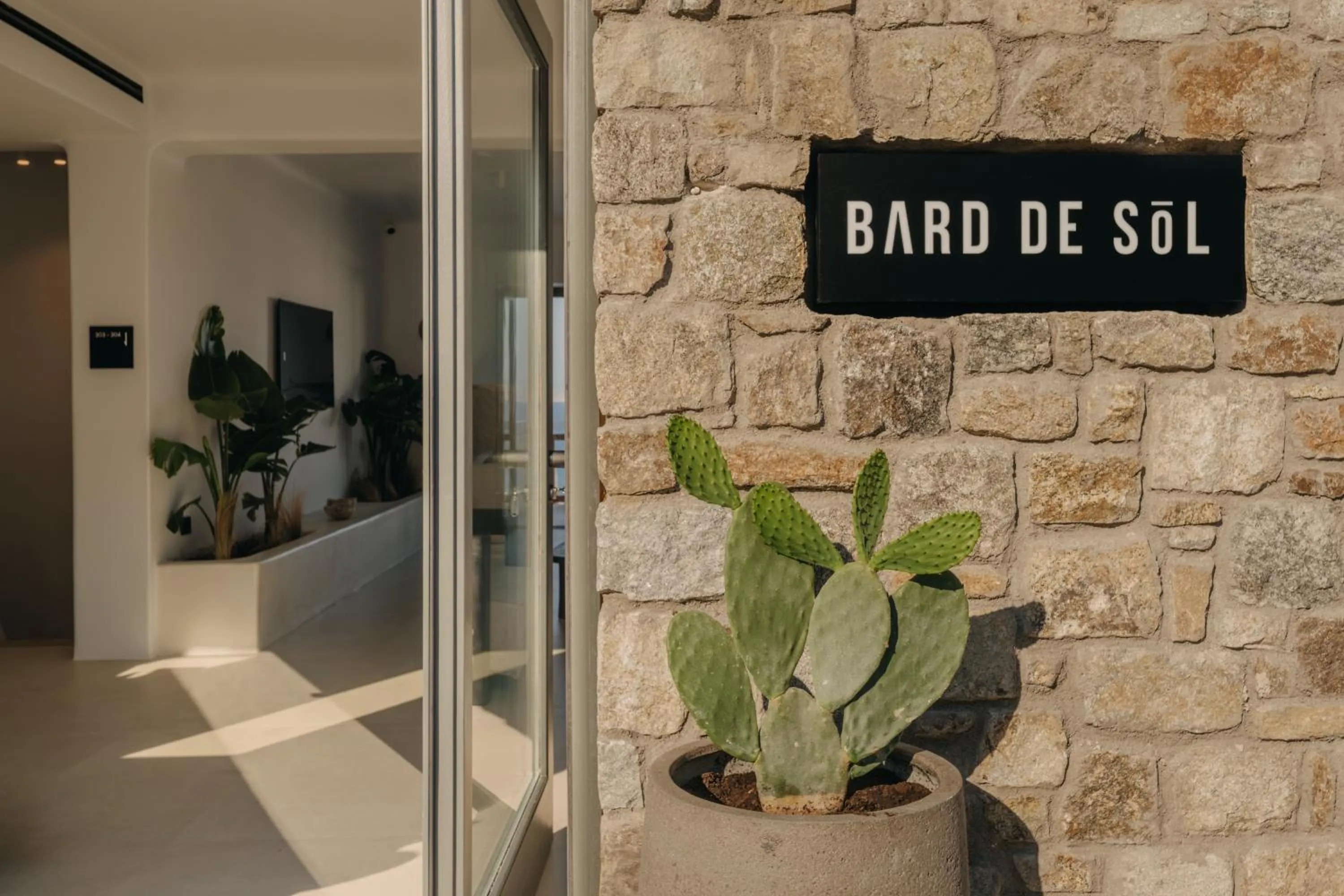 Facade/entrance in Bard De Sol