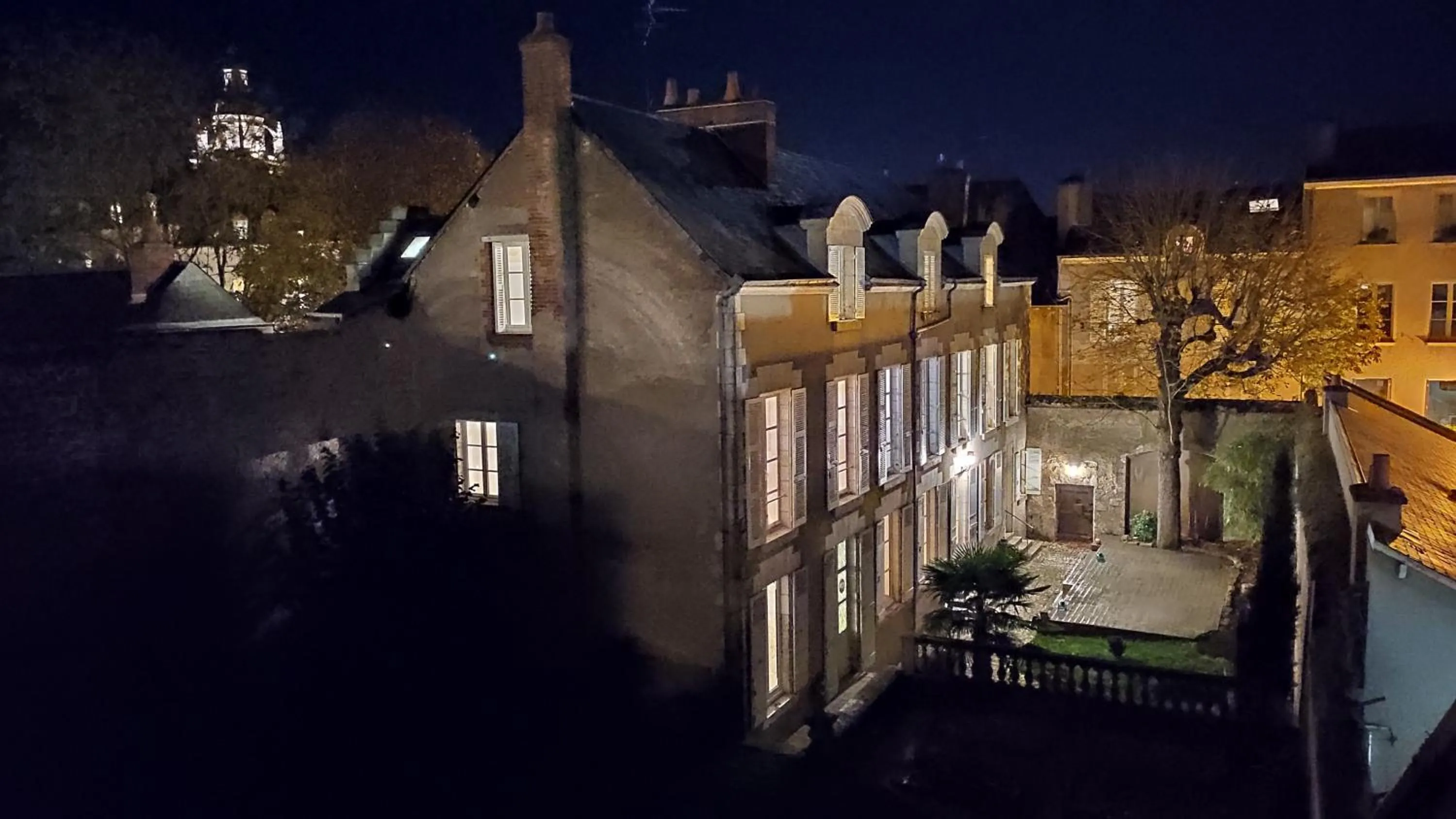 Patio in DEMEURE DES CORDELIERS avec parking privé