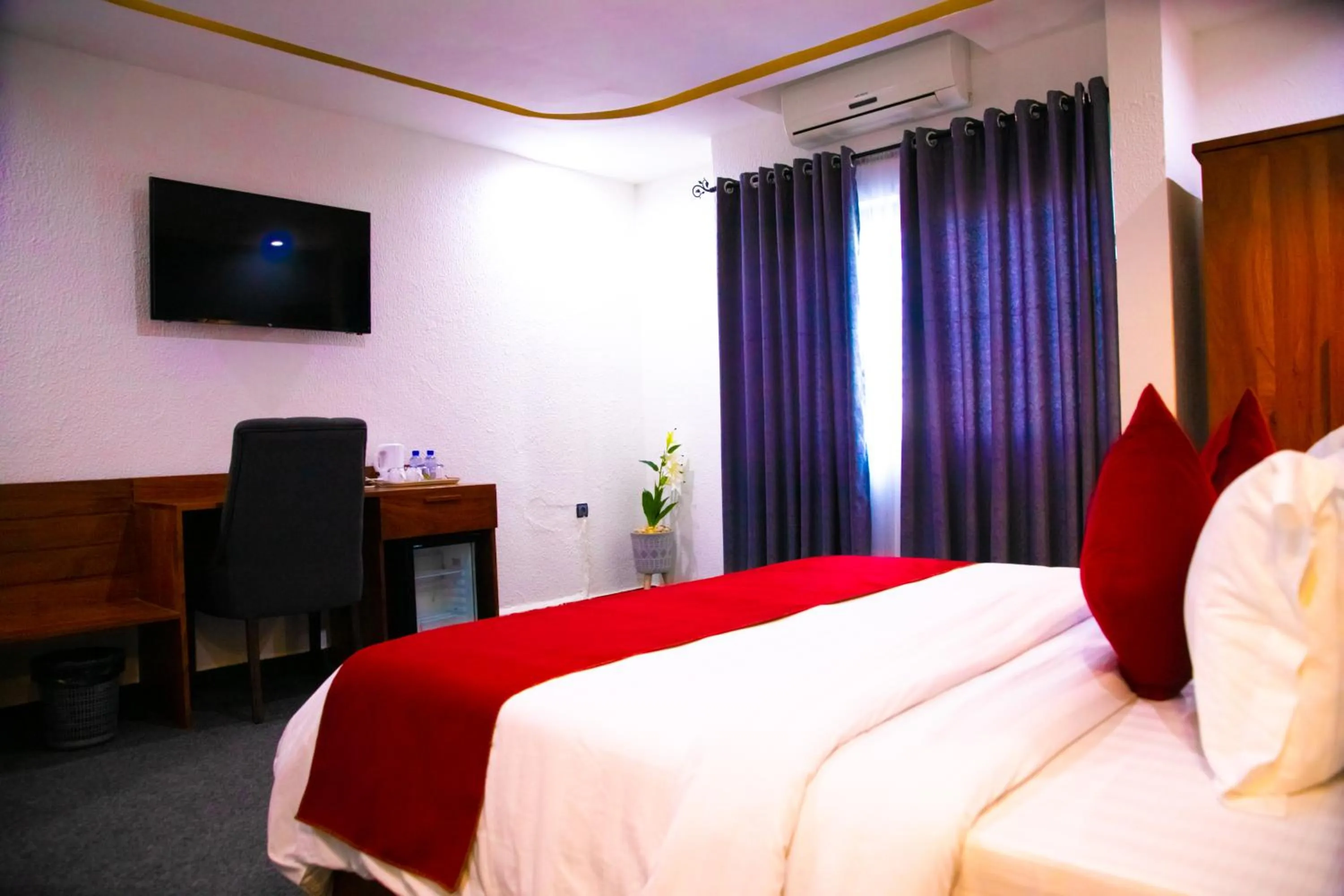 Bedroom, Bed in Hotel La Casa Cielo