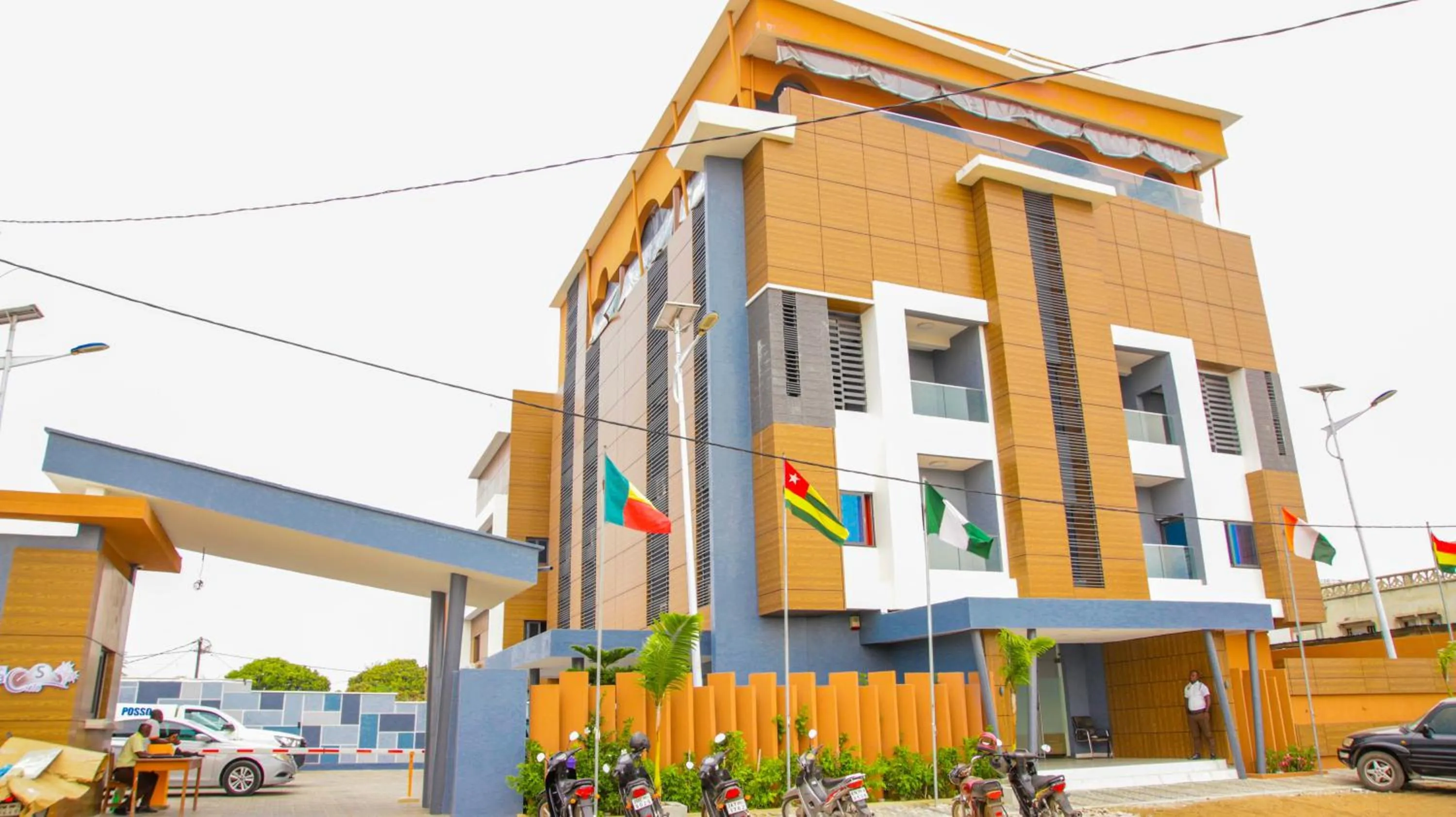 Property building in Hotel La Casa Cielo