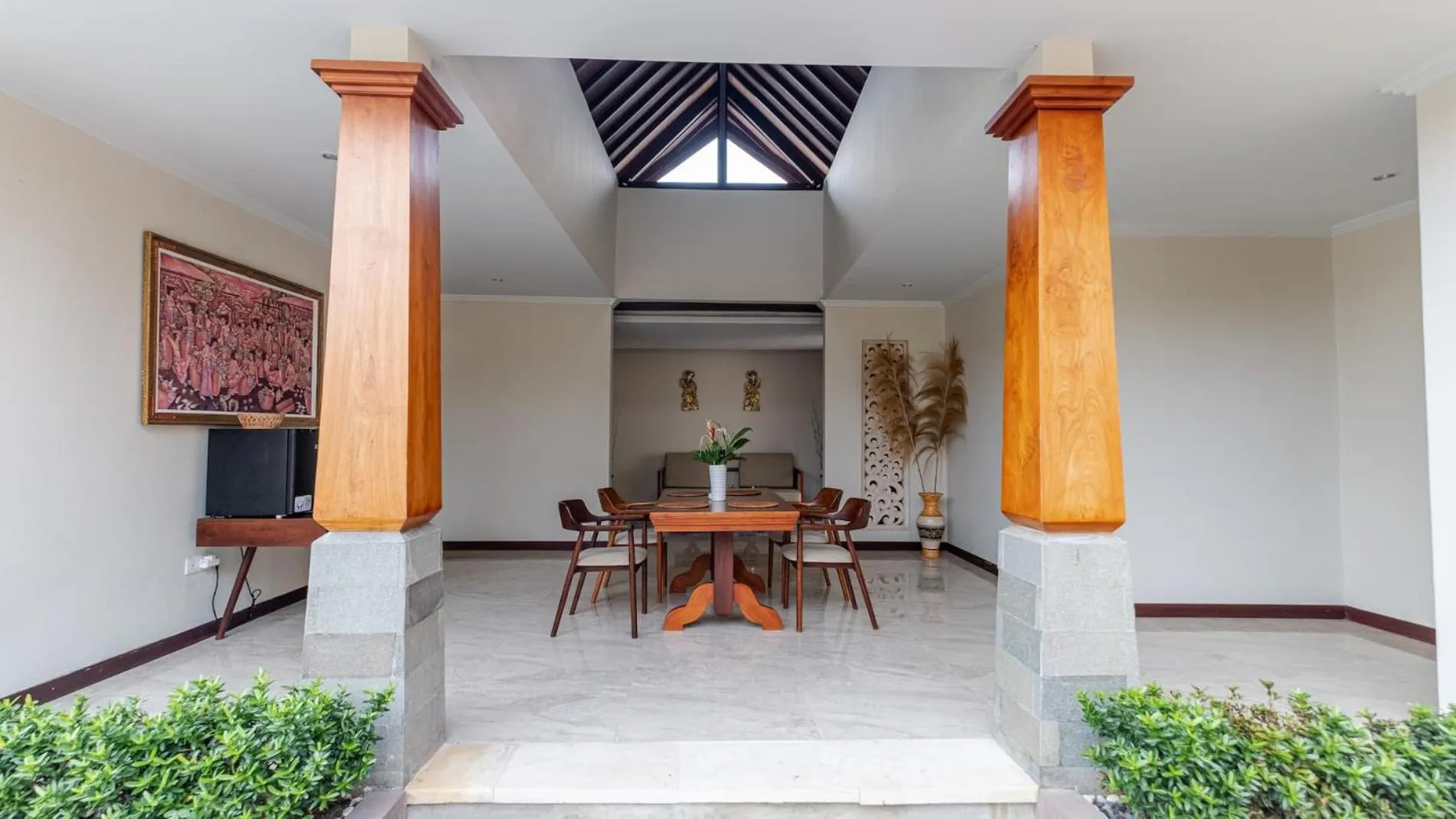 Dining area in The Grand Villandra Resort Lovina