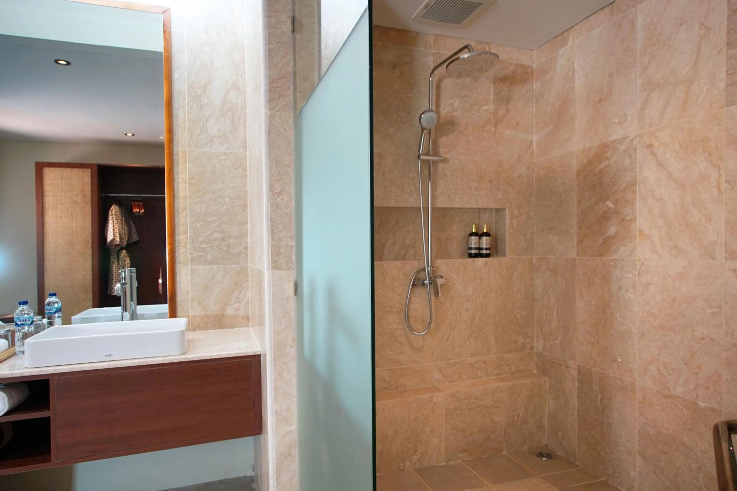 Shower in The Grand Villandra Resort Lovina