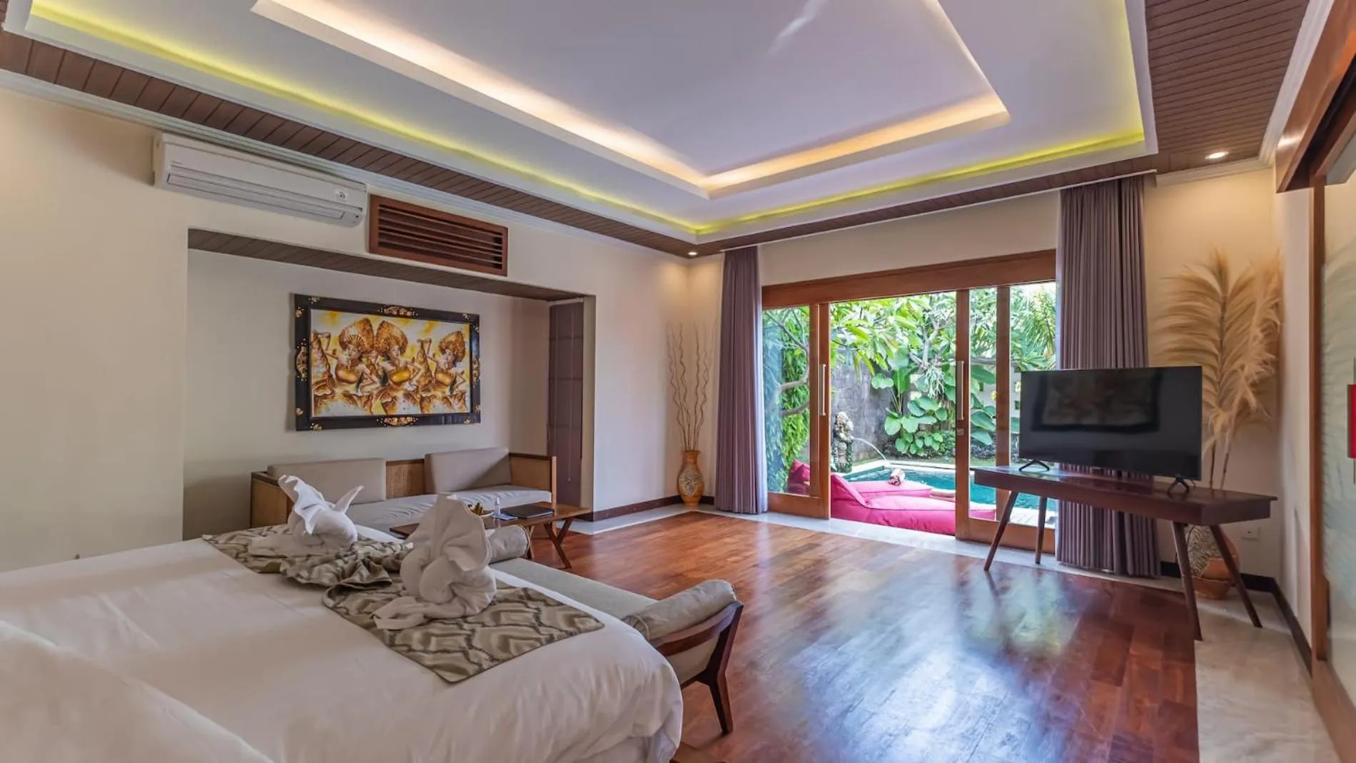 TV and multimedia, Bed in The Grand Villandra Resort Lovina