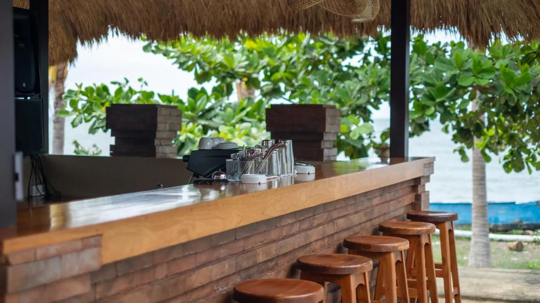 Lounge or bar in The Grand Villandra Resort Lovina