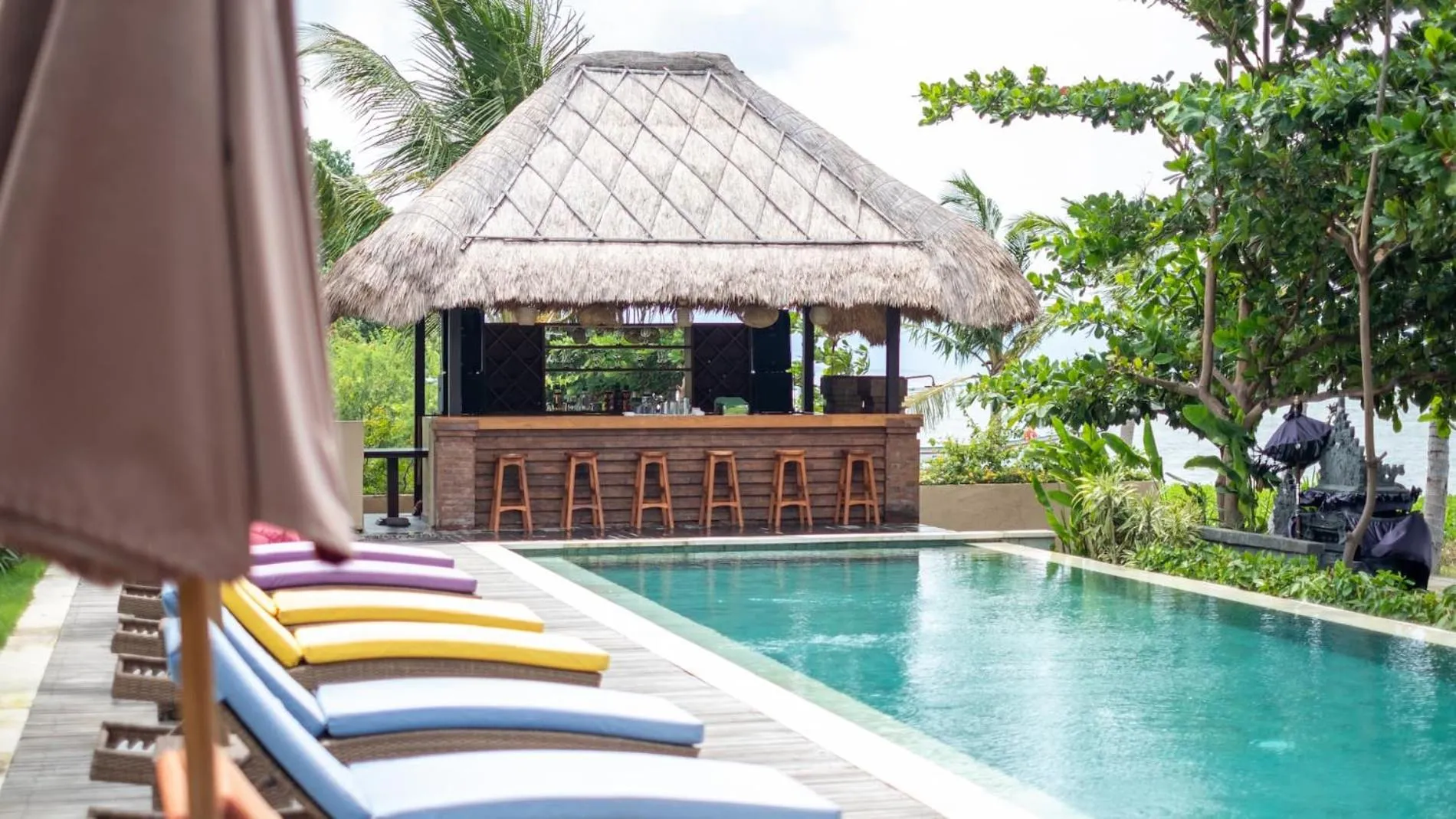 Lounge or bar in The Grand Villandra Resort Lovina