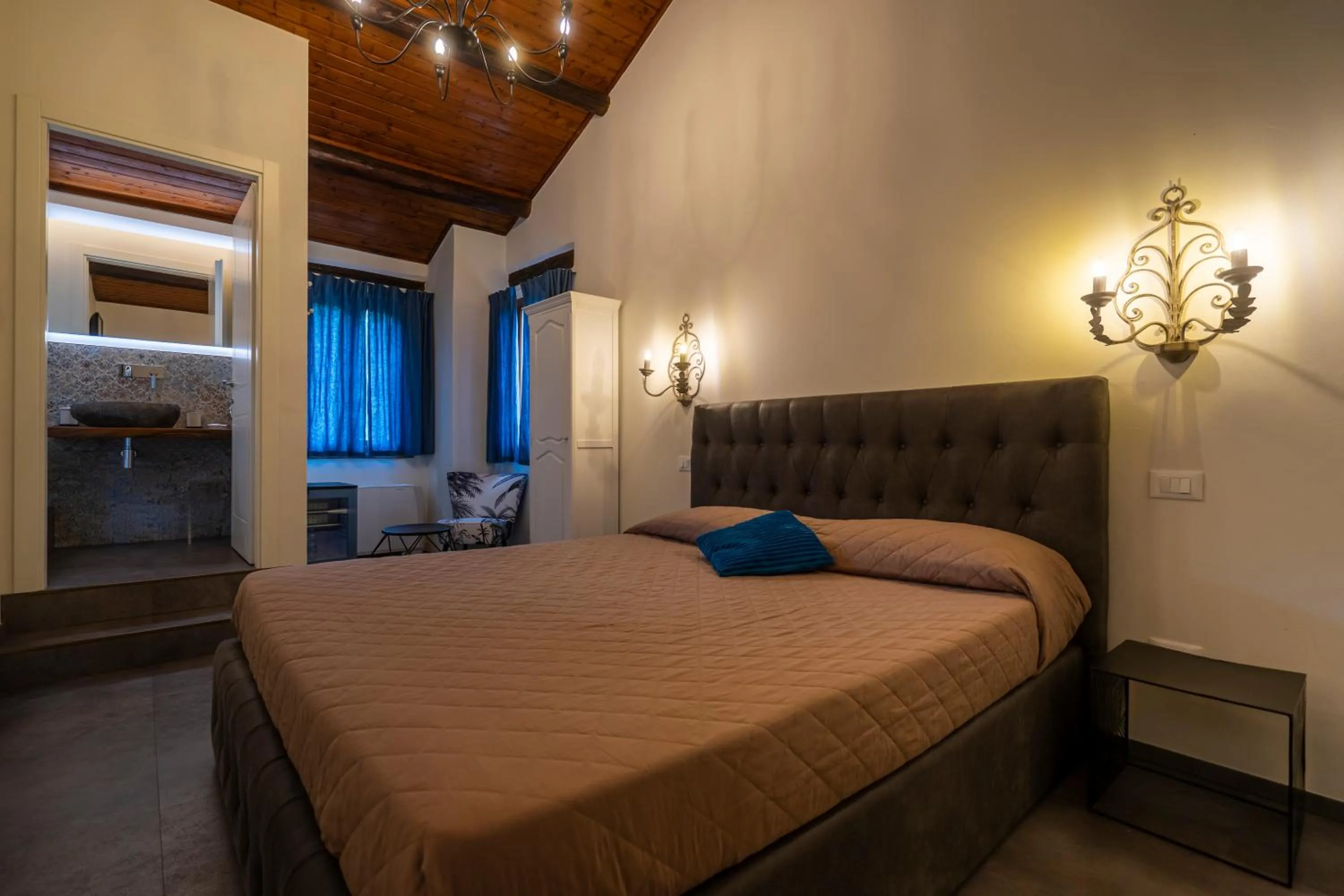 Photo of the whole room, Bed in Villa Ca' Viola Rimini
