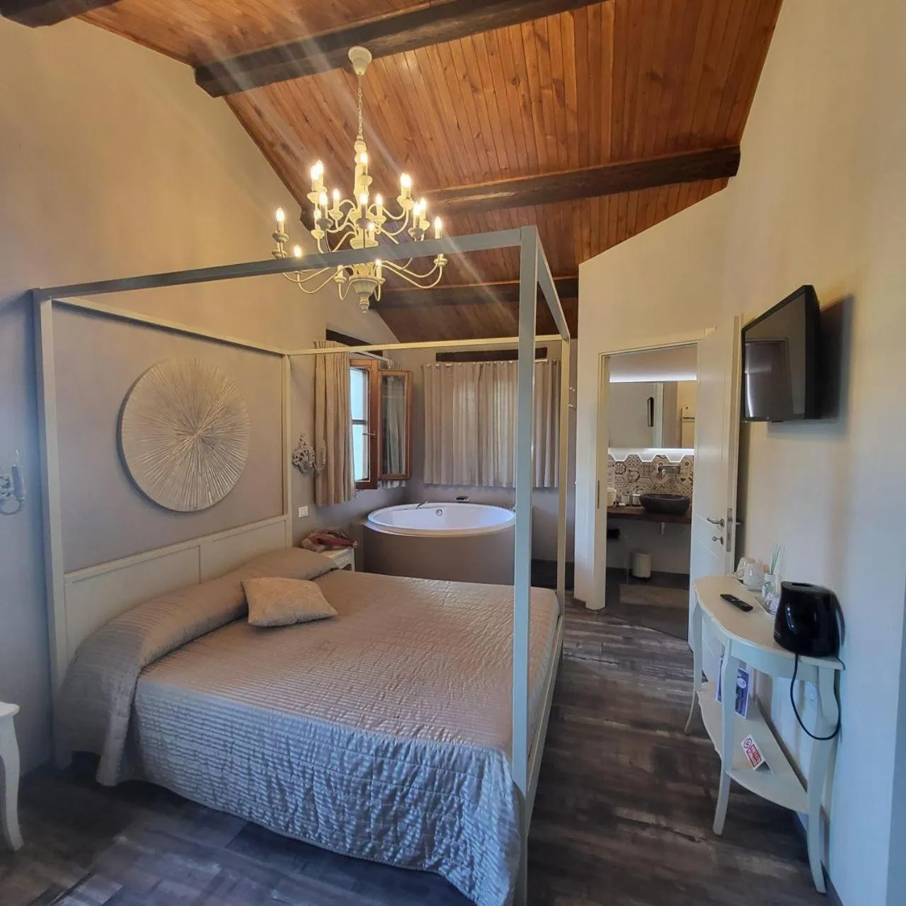 Hot Tub, Bed in Villa Ca' Viola Rimini