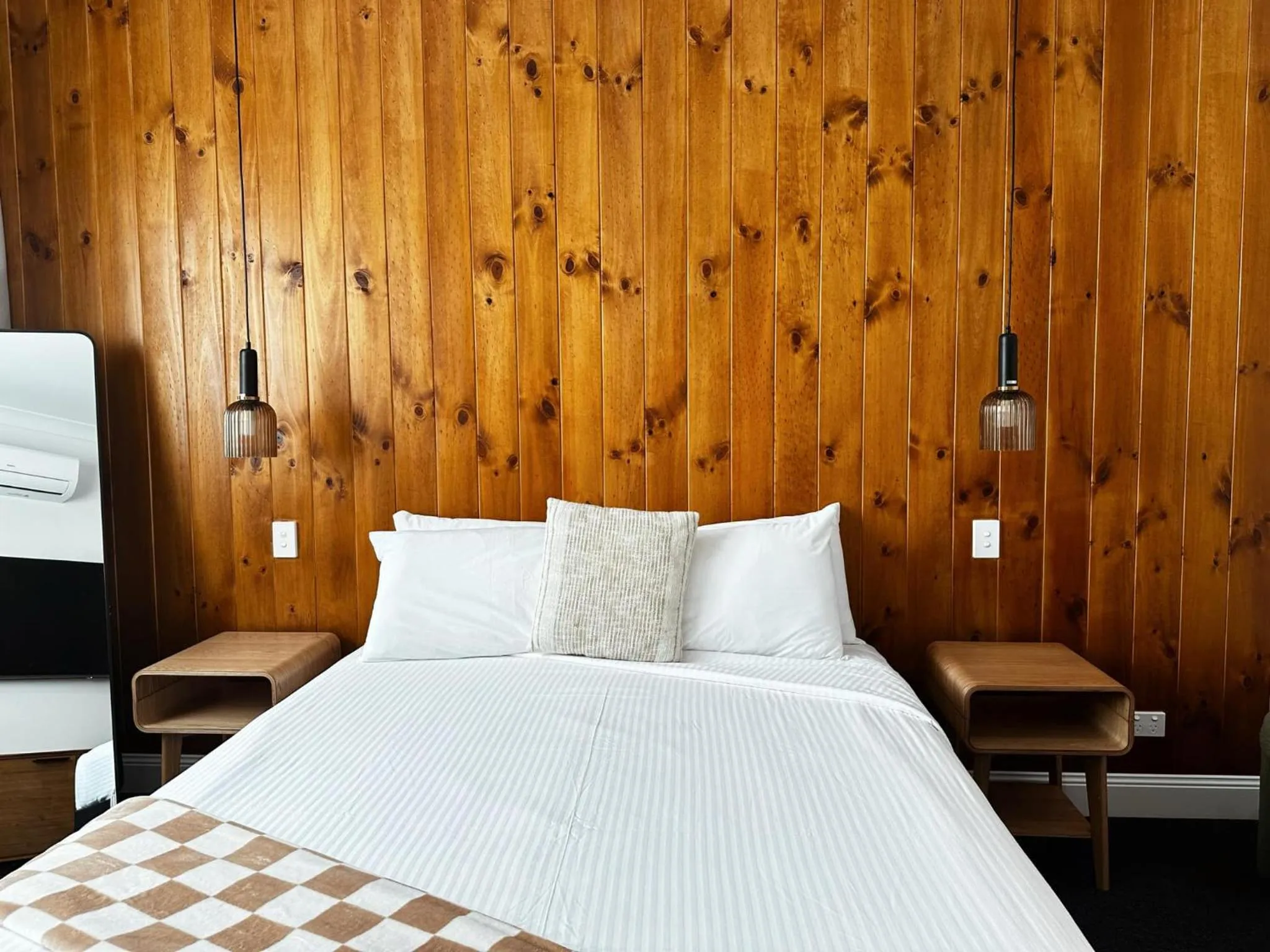 Bed in The Sherwood Hotel