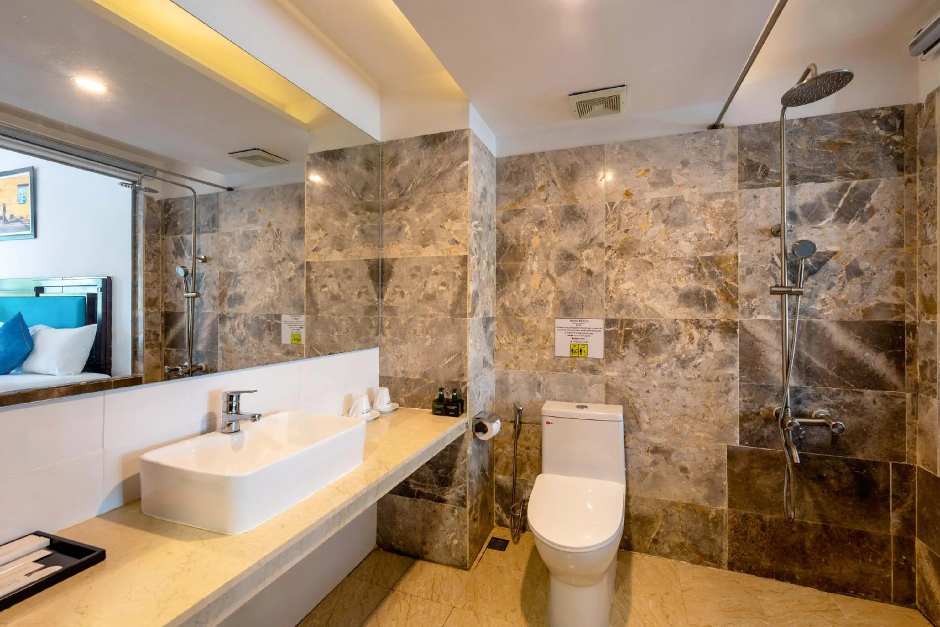 Shower in River Beach Resort & Residences
