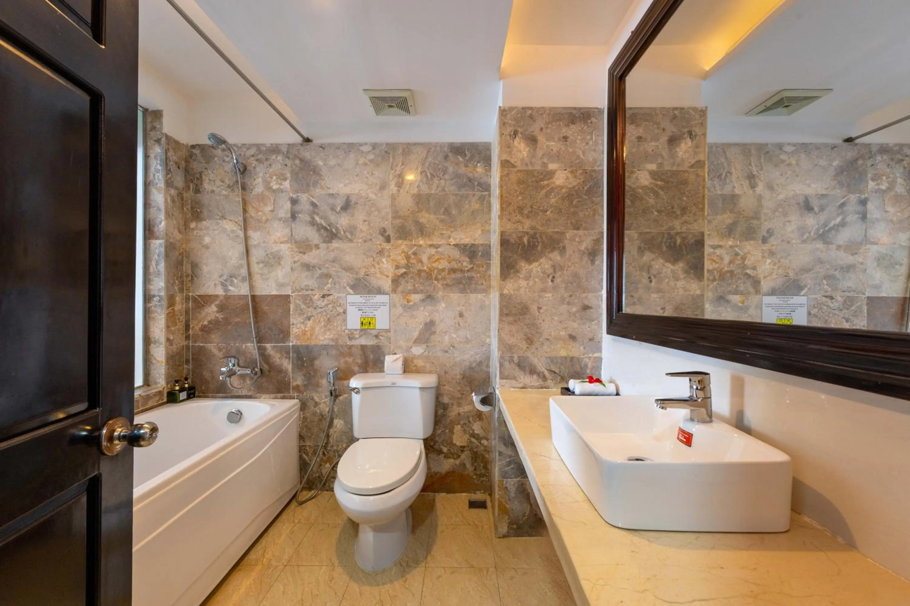 Shower in River Beach Resort & Residences