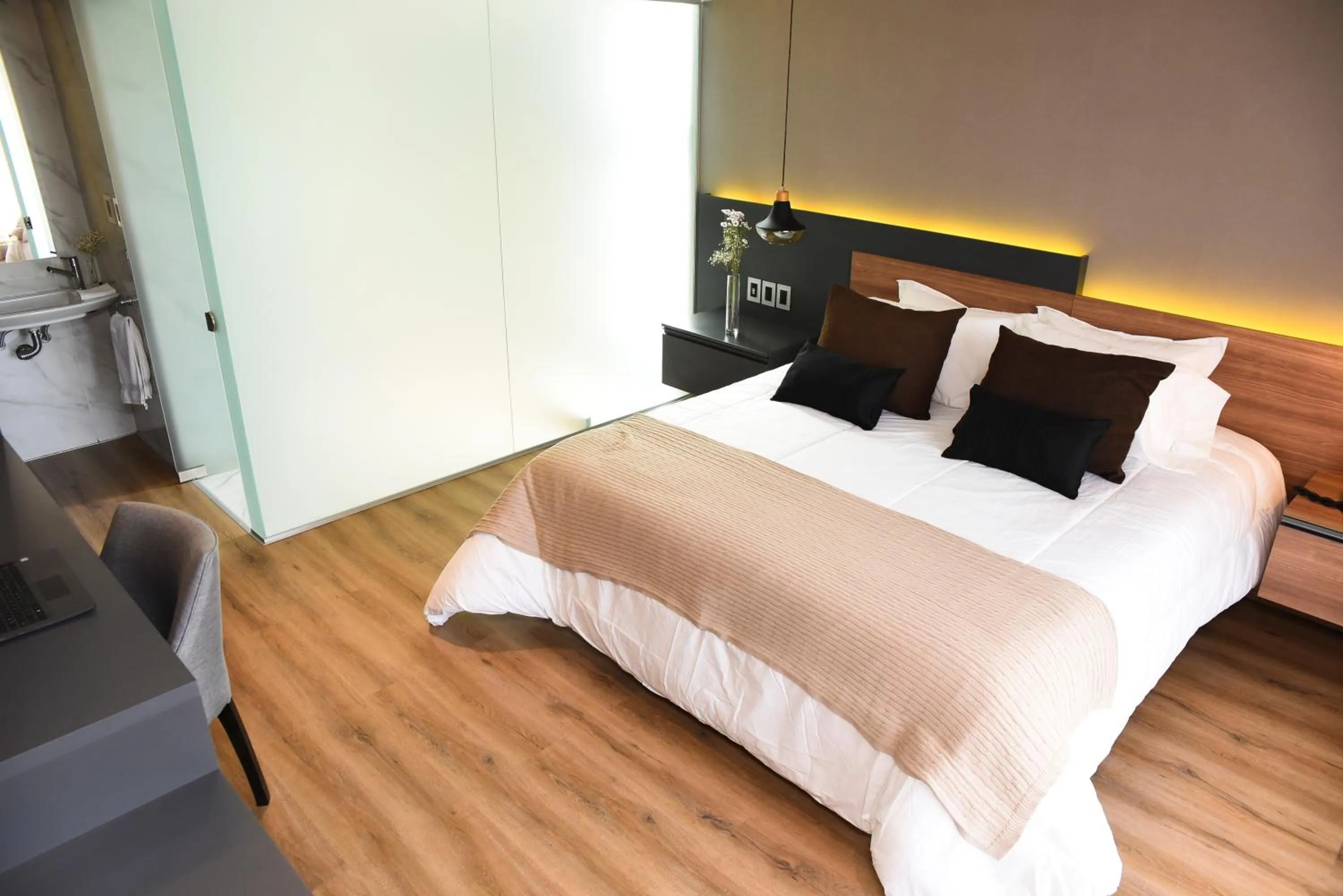 Photo of the whole room, Bed in Hotel Soho Suites