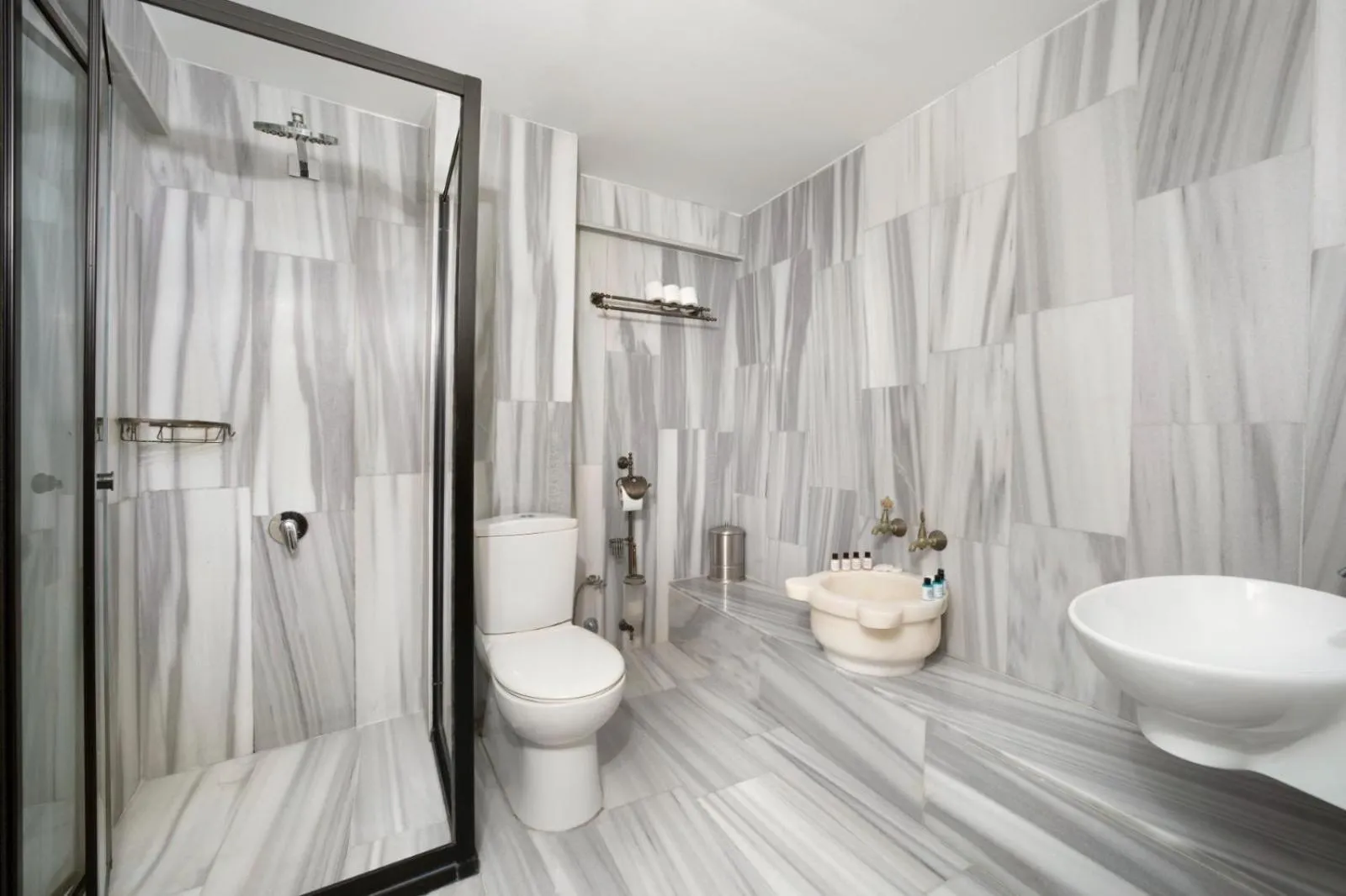 Shower in Sultanahmet Enjoyer Suites