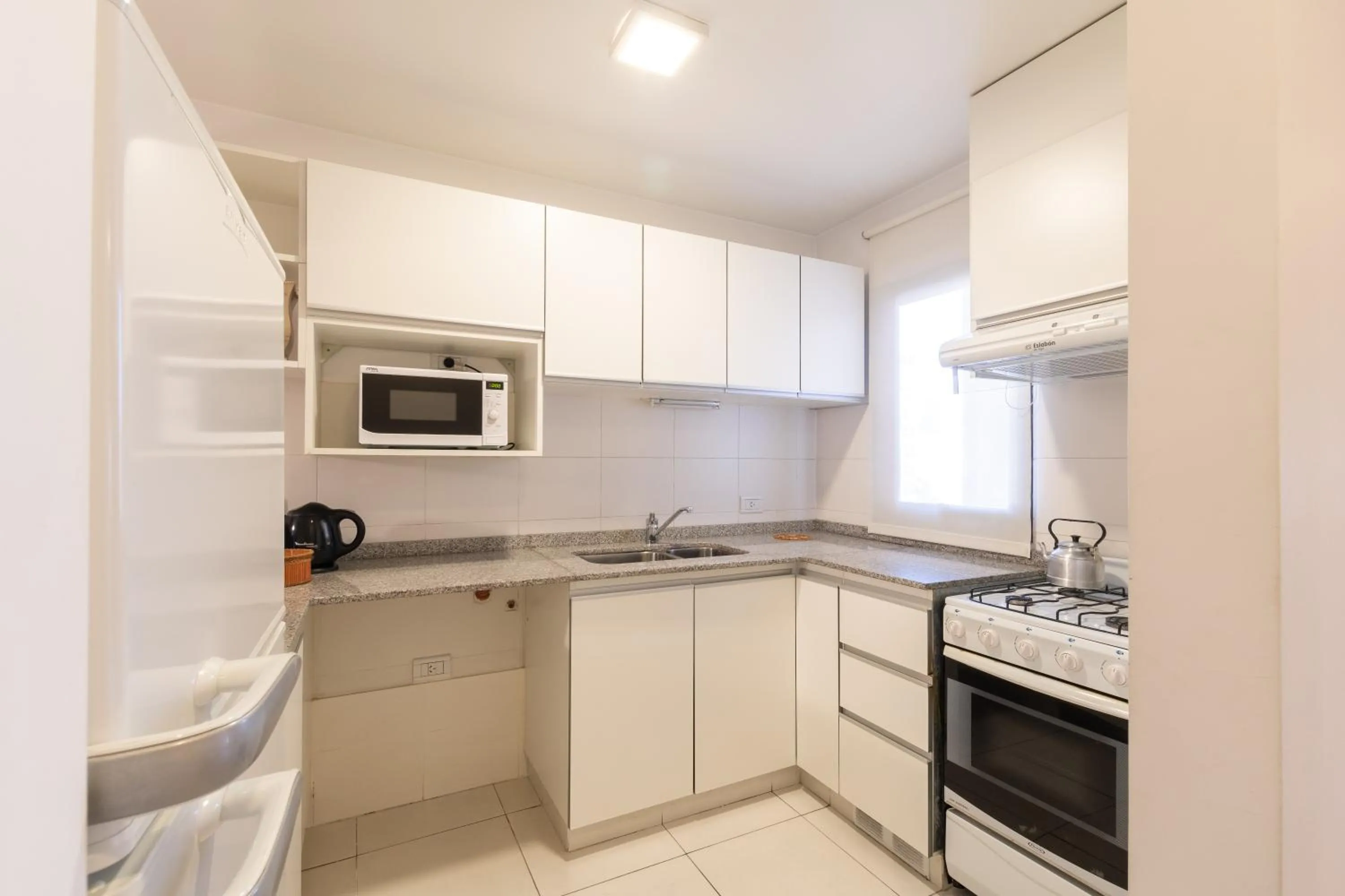 Kitchen or kitchenette in AT Suites