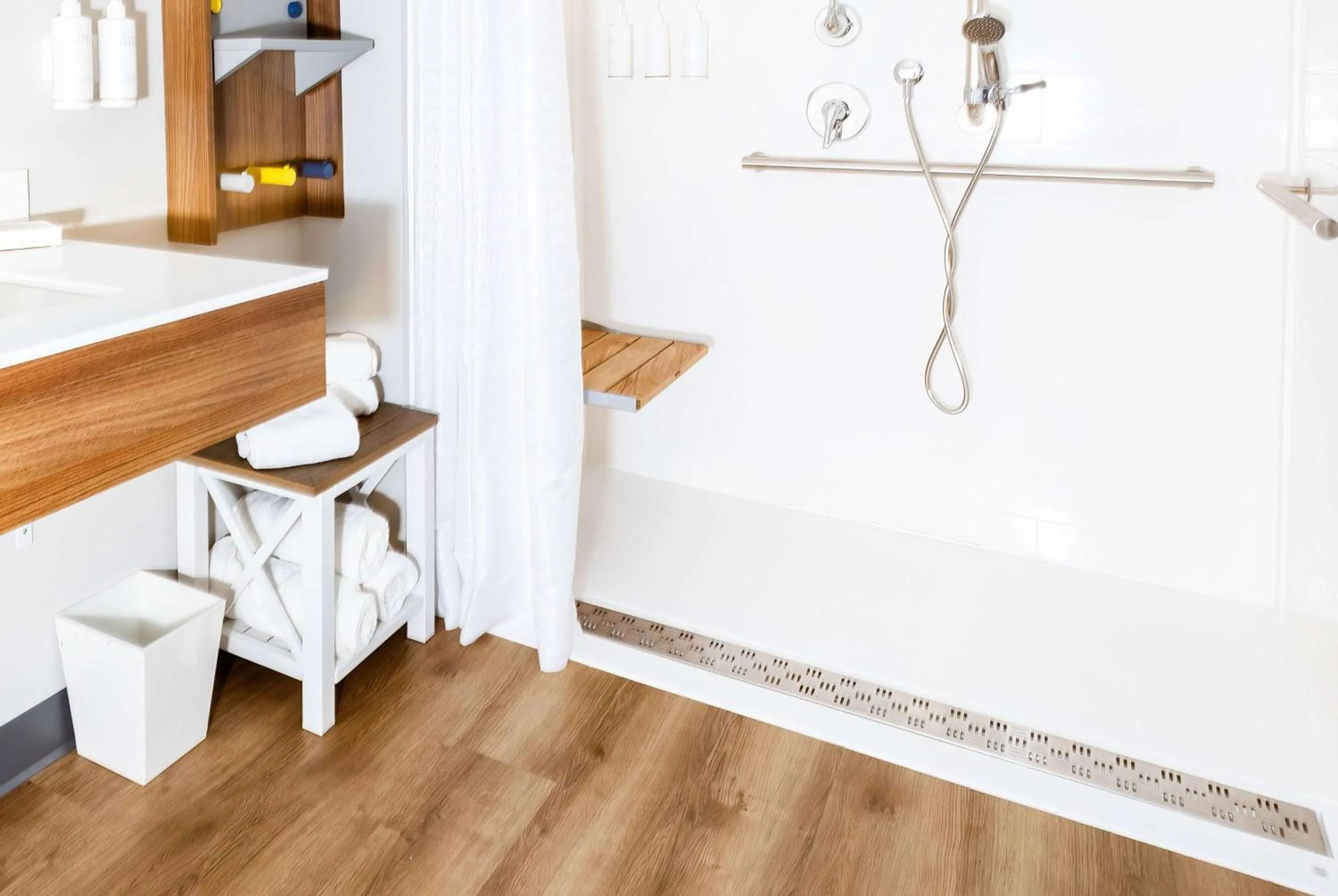 TV and multimedia in Microtel Inn & Suites Springville