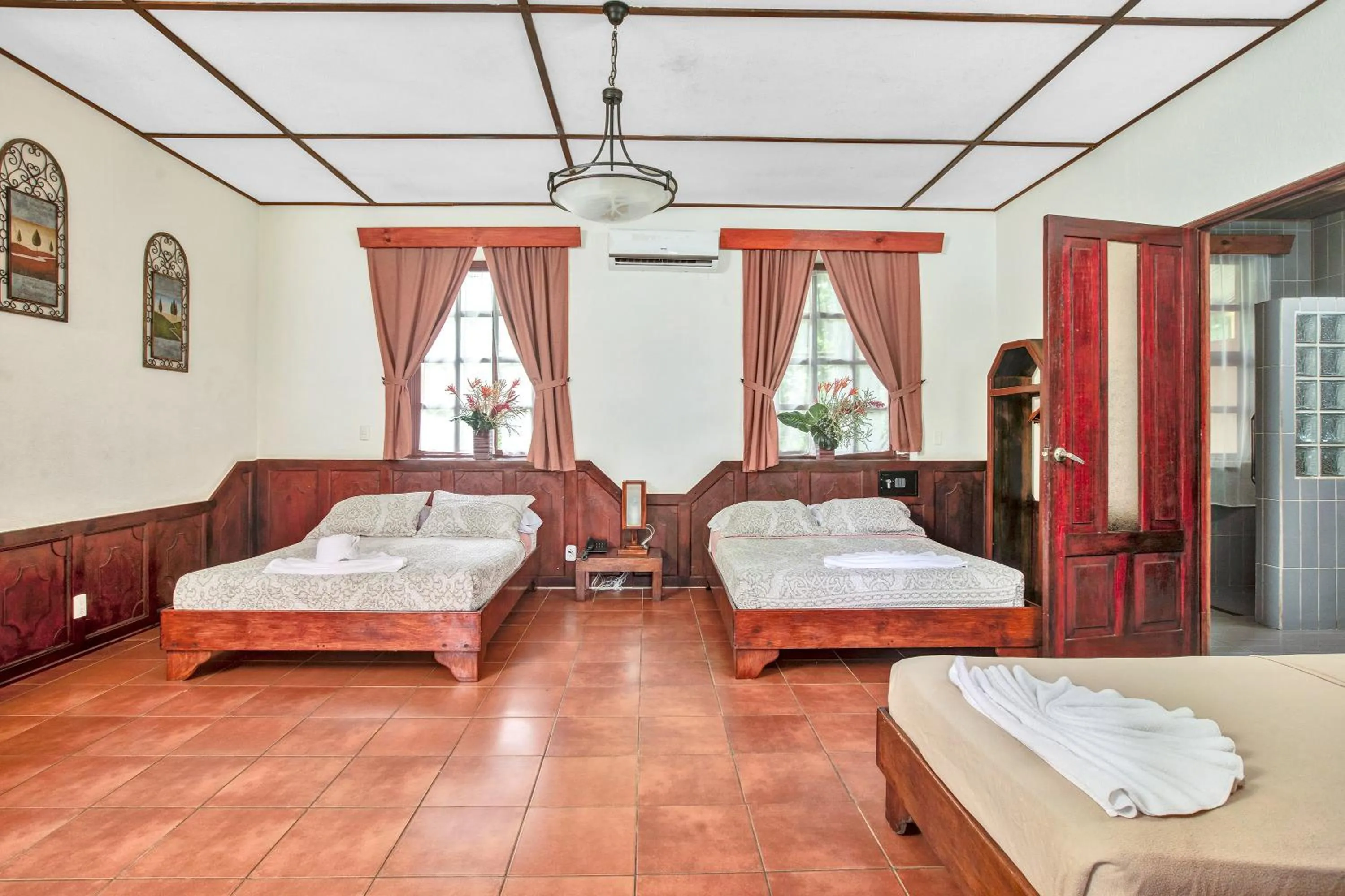 Photo of the whole room, Bed in Hotel Playa Bejuco