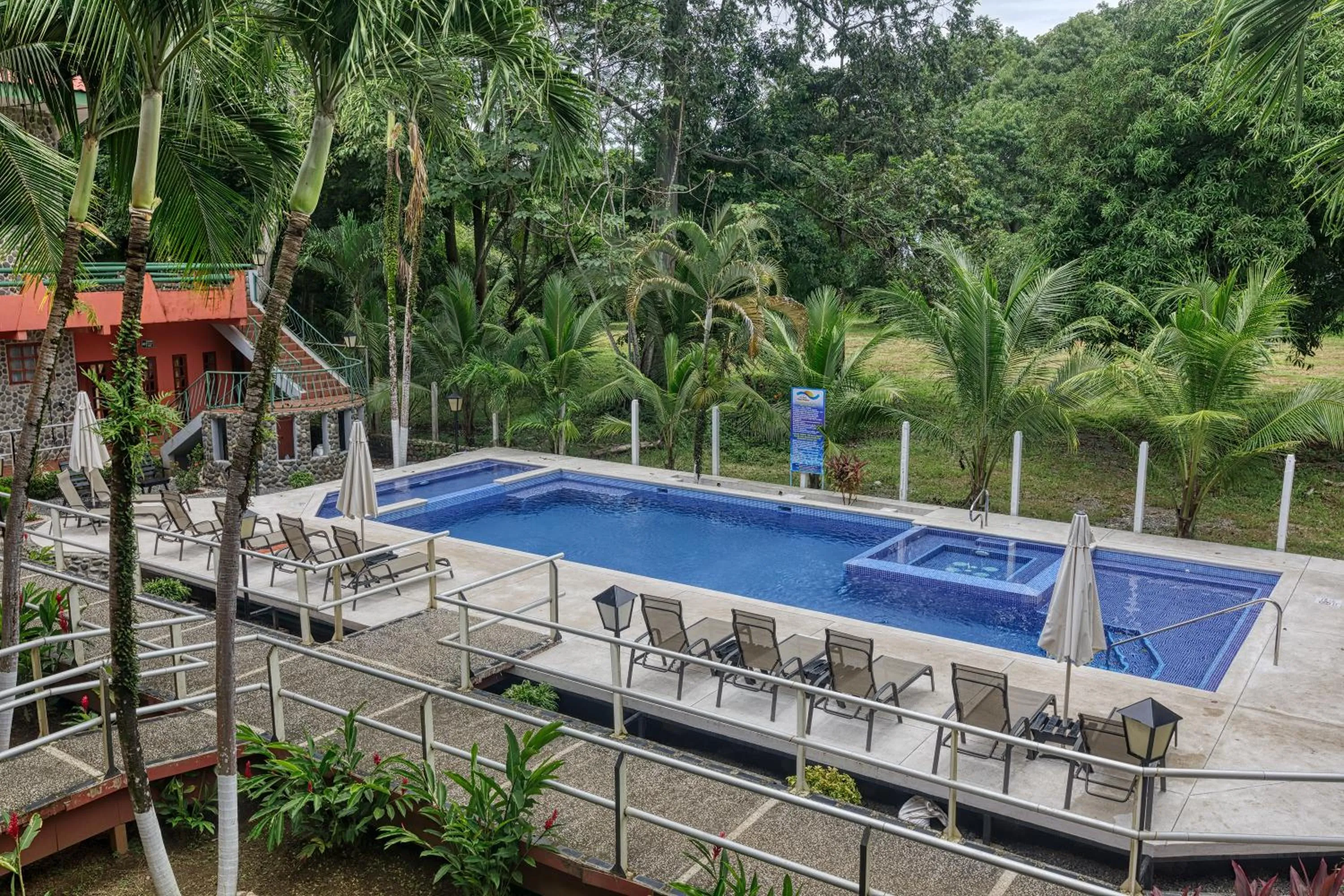 Swimming pool in Hotel Playa Bejuco
