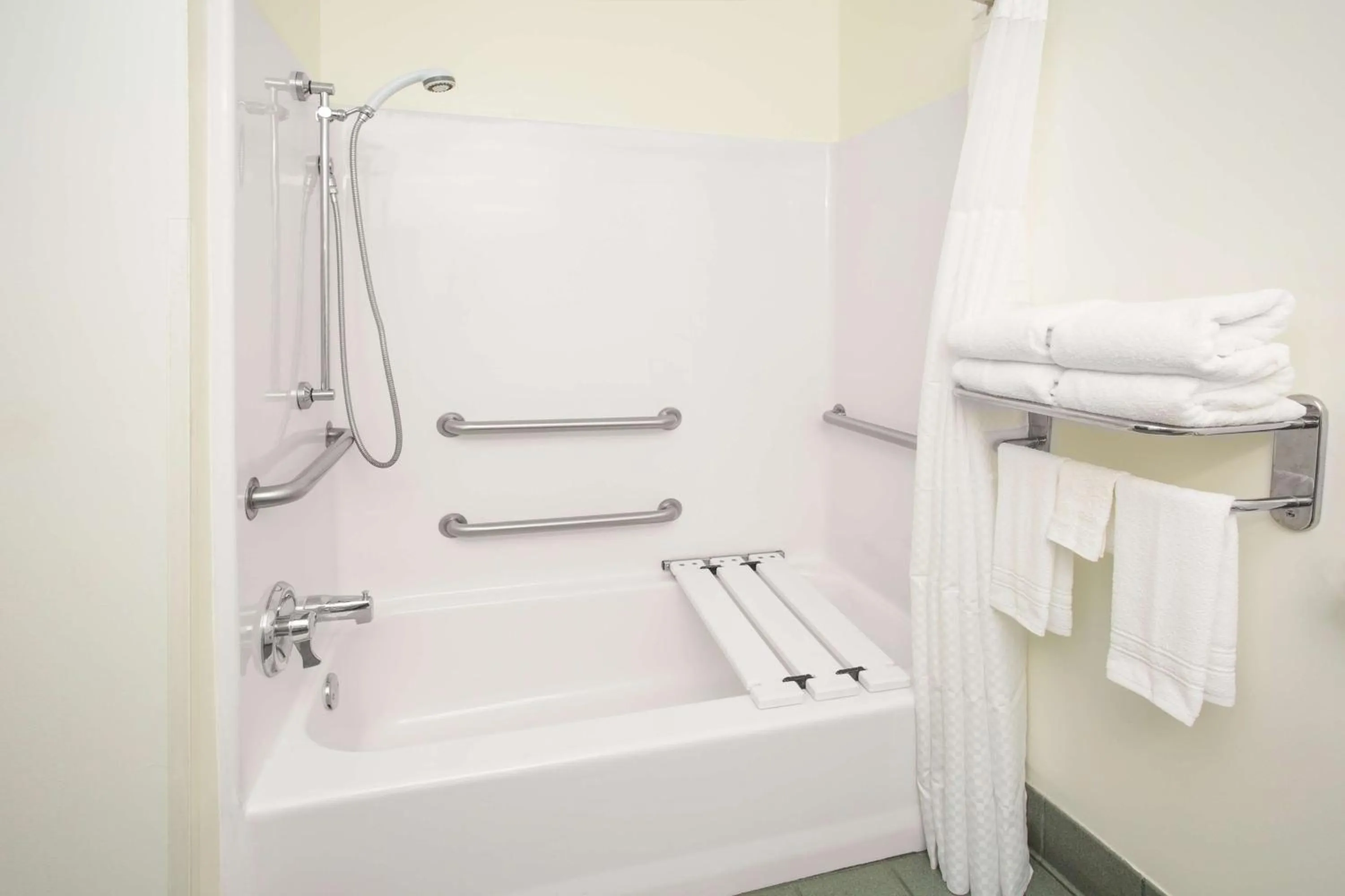 Bathroom in Microtel Inn & Suites by Wyndham