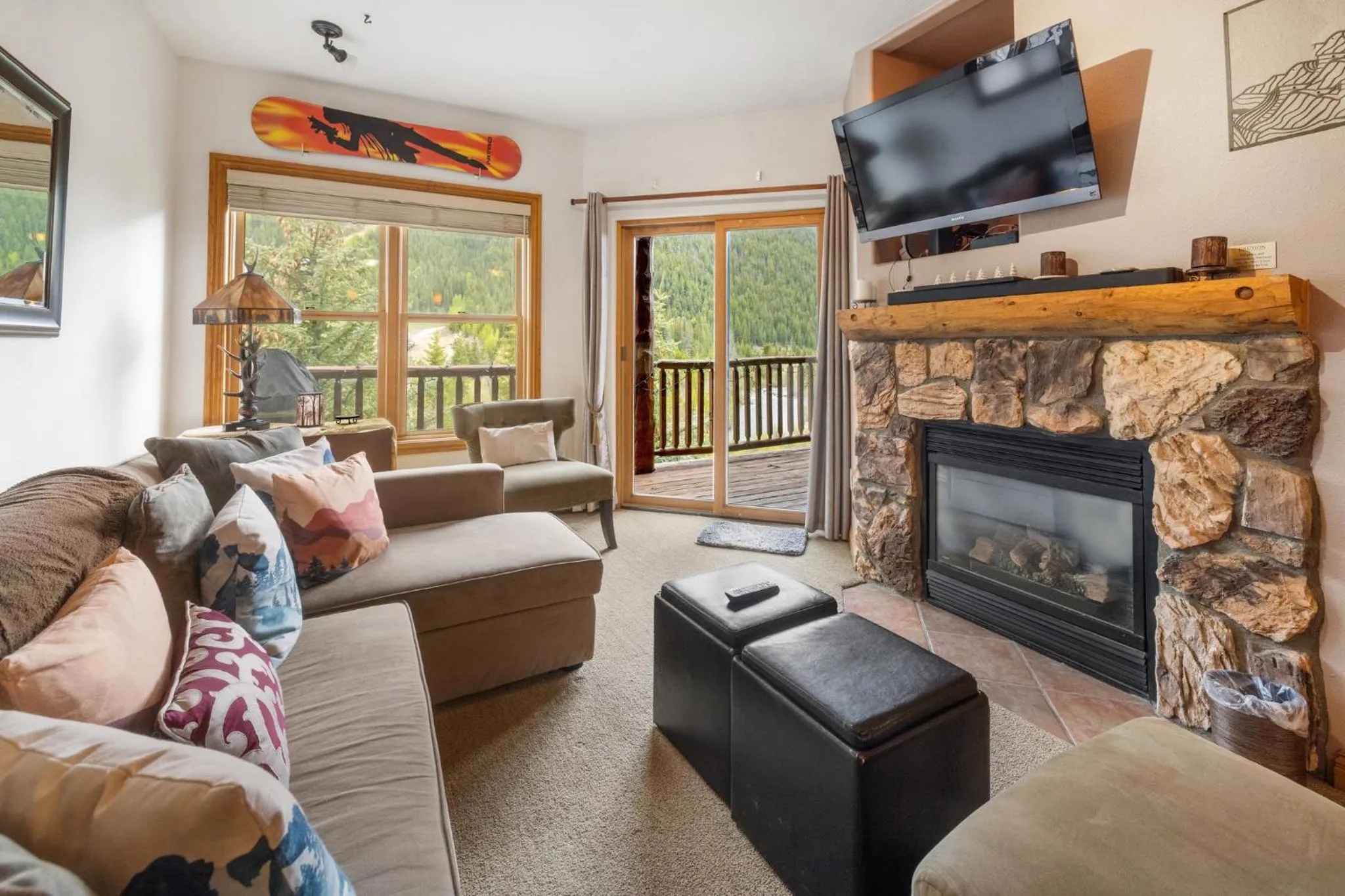 Living room in Gateway Mountain Lodge by Keystone Resort