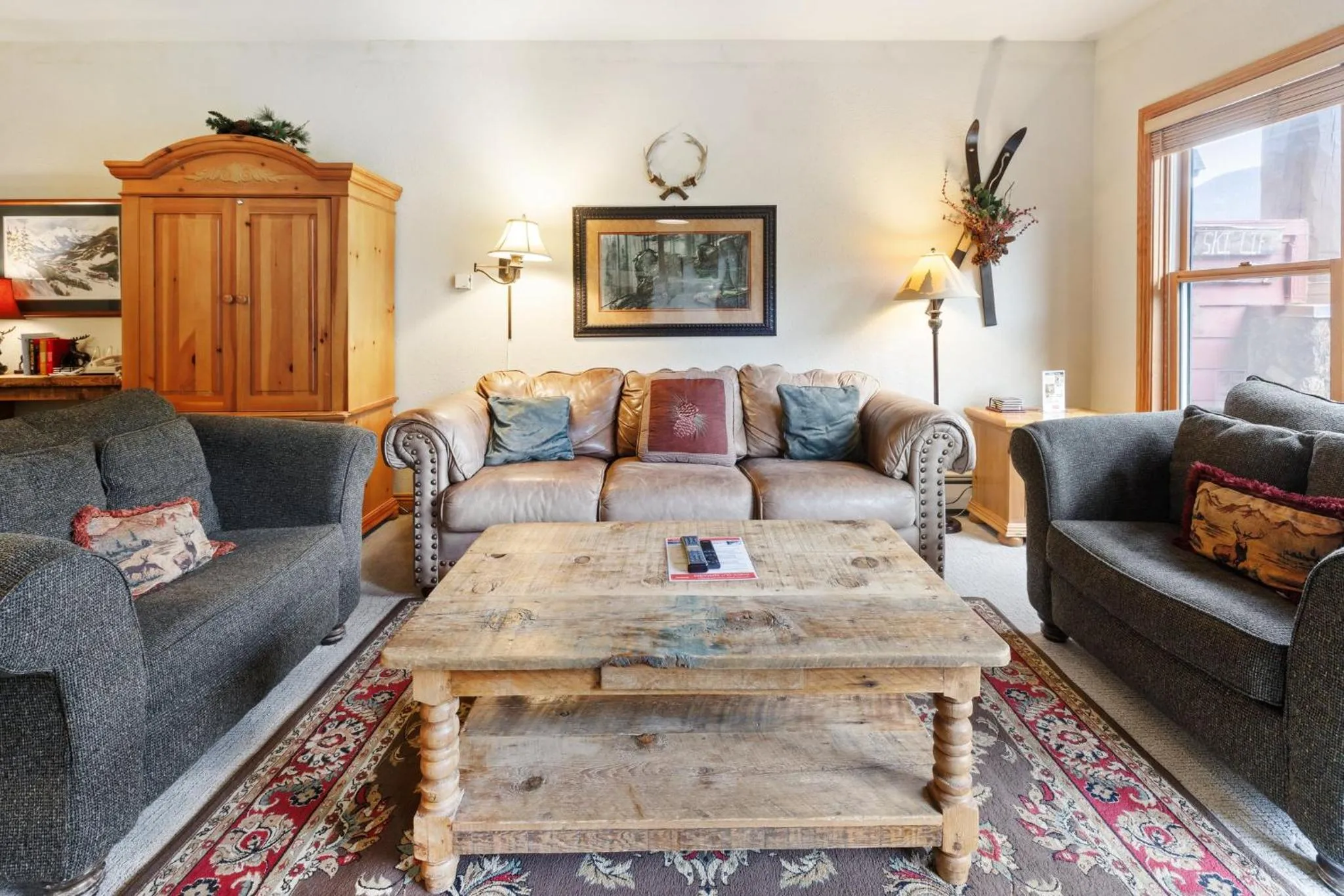 Living room in Gateway Mountain Lodge by Keystone Resort