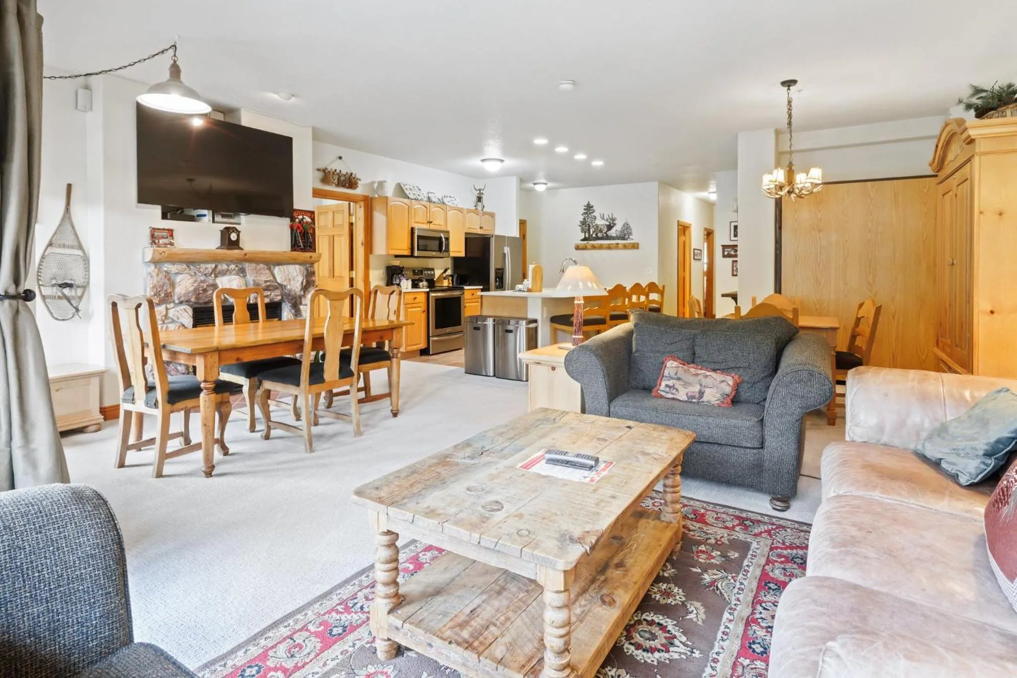 Living room in Gateway Mountain Lodge by Keystone Resort