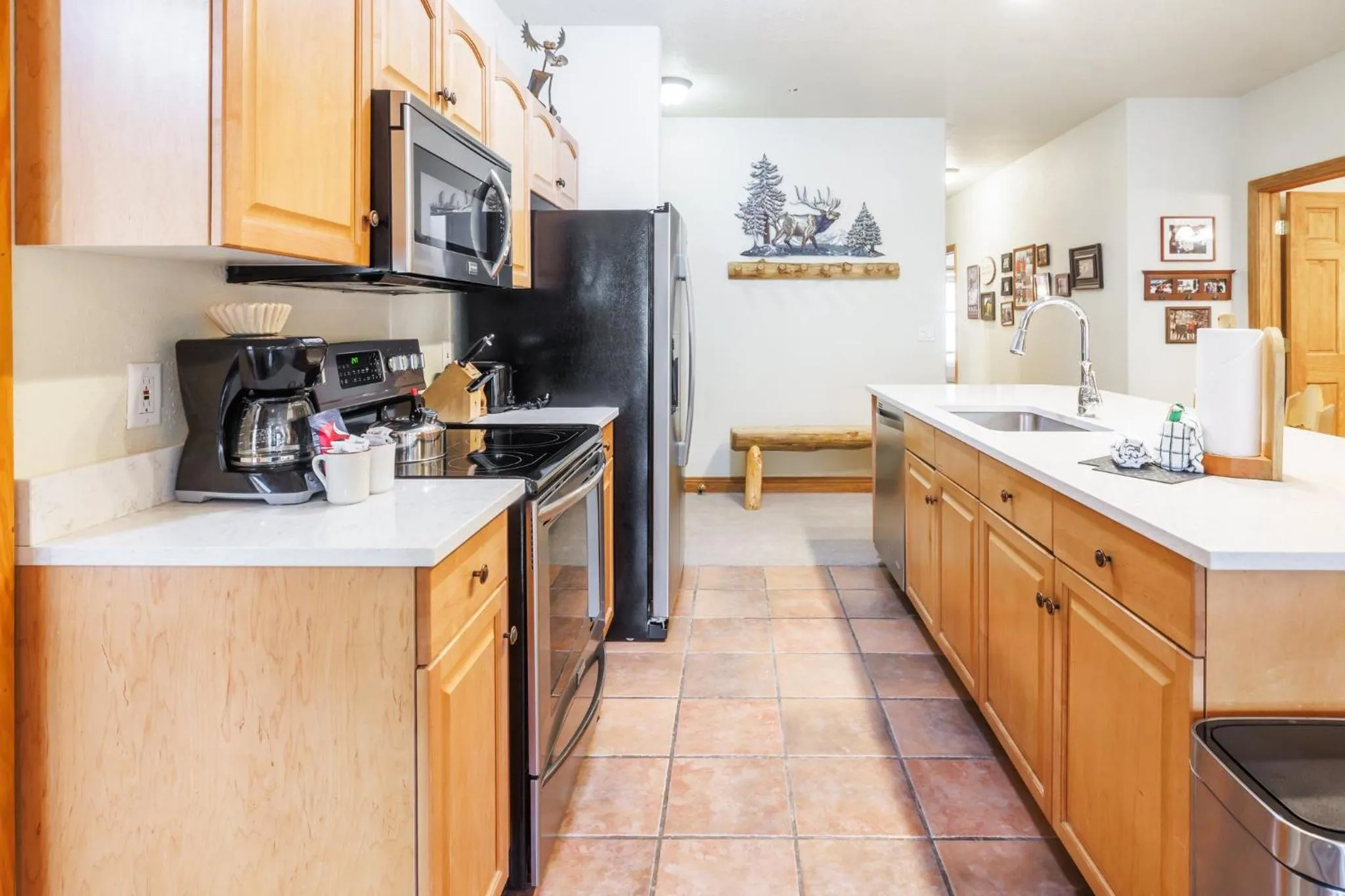Communal kitchen in Gateway Mountain Lodge by Keystone Resort