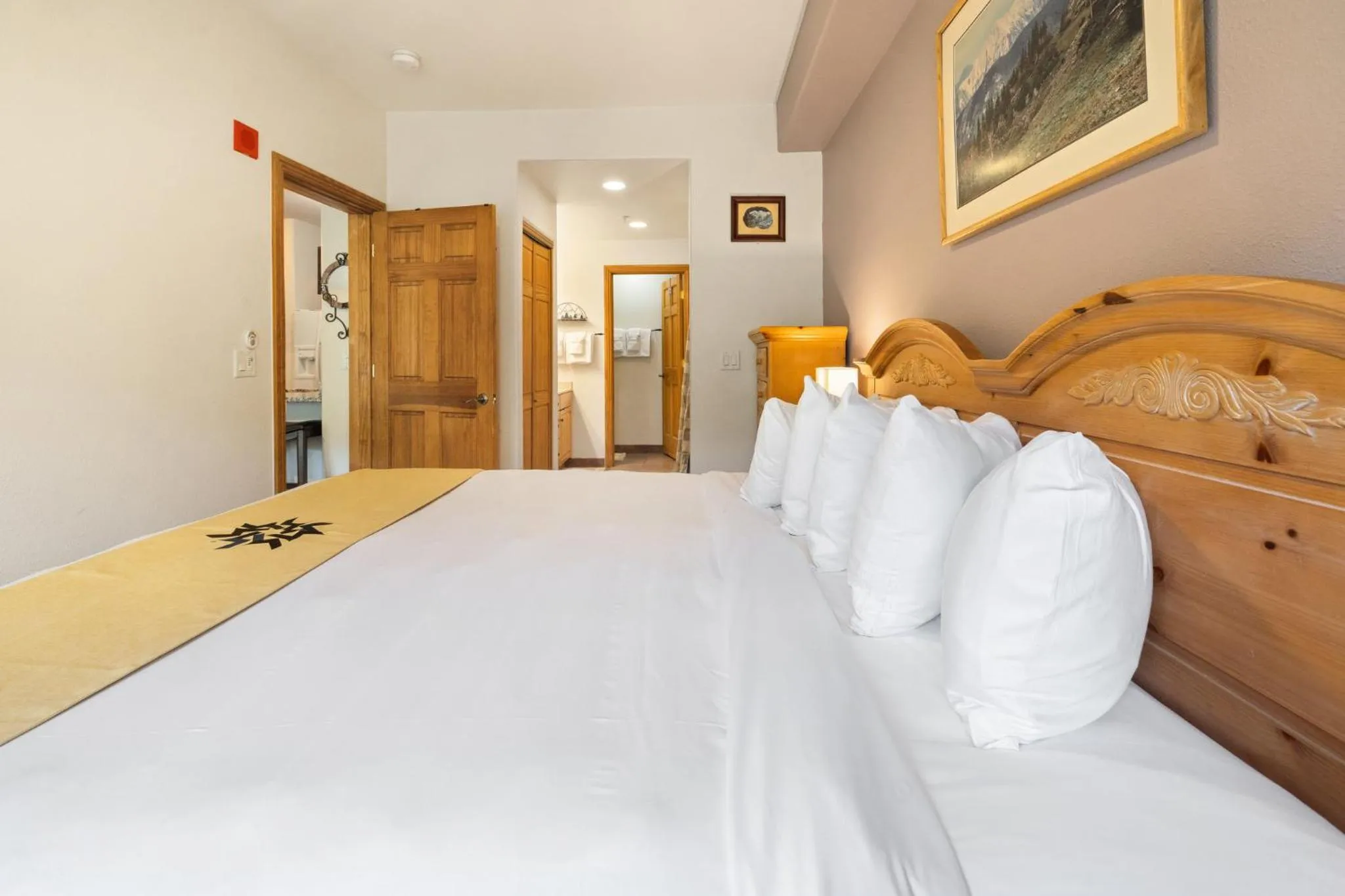 Bedroom, Bed in Gateway Mountain Lodge by Keystone Resort