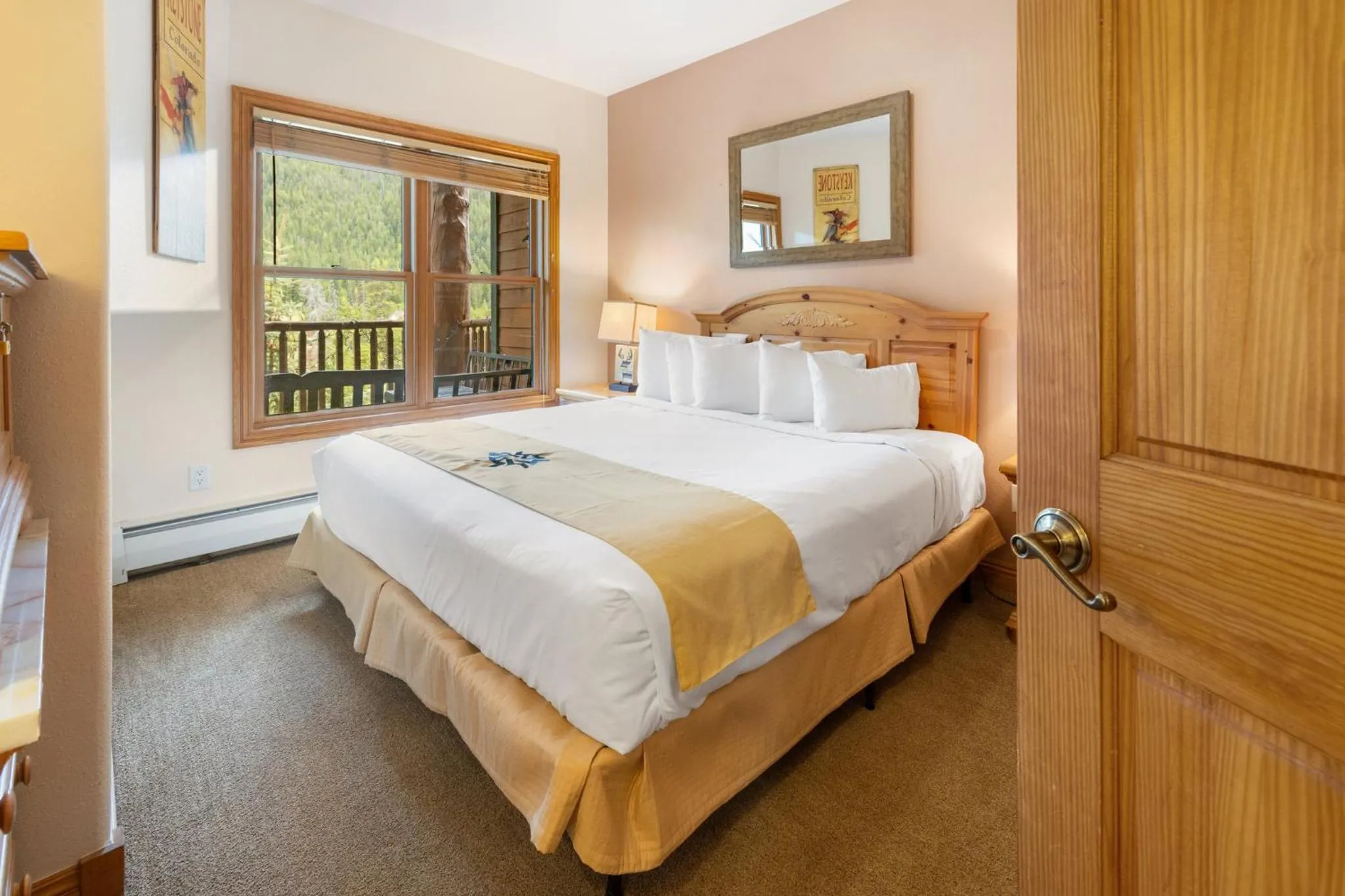 Bedroom, Bed in Gateway Mountain Lodge by Keystone Resort